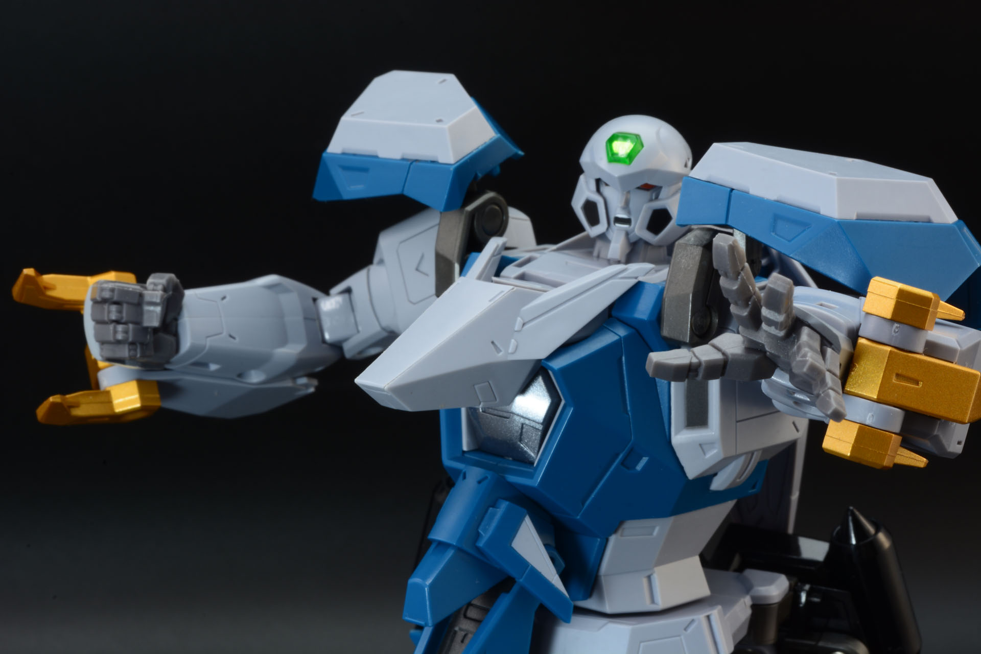 叫び顔パーツ、交換用手首が付属