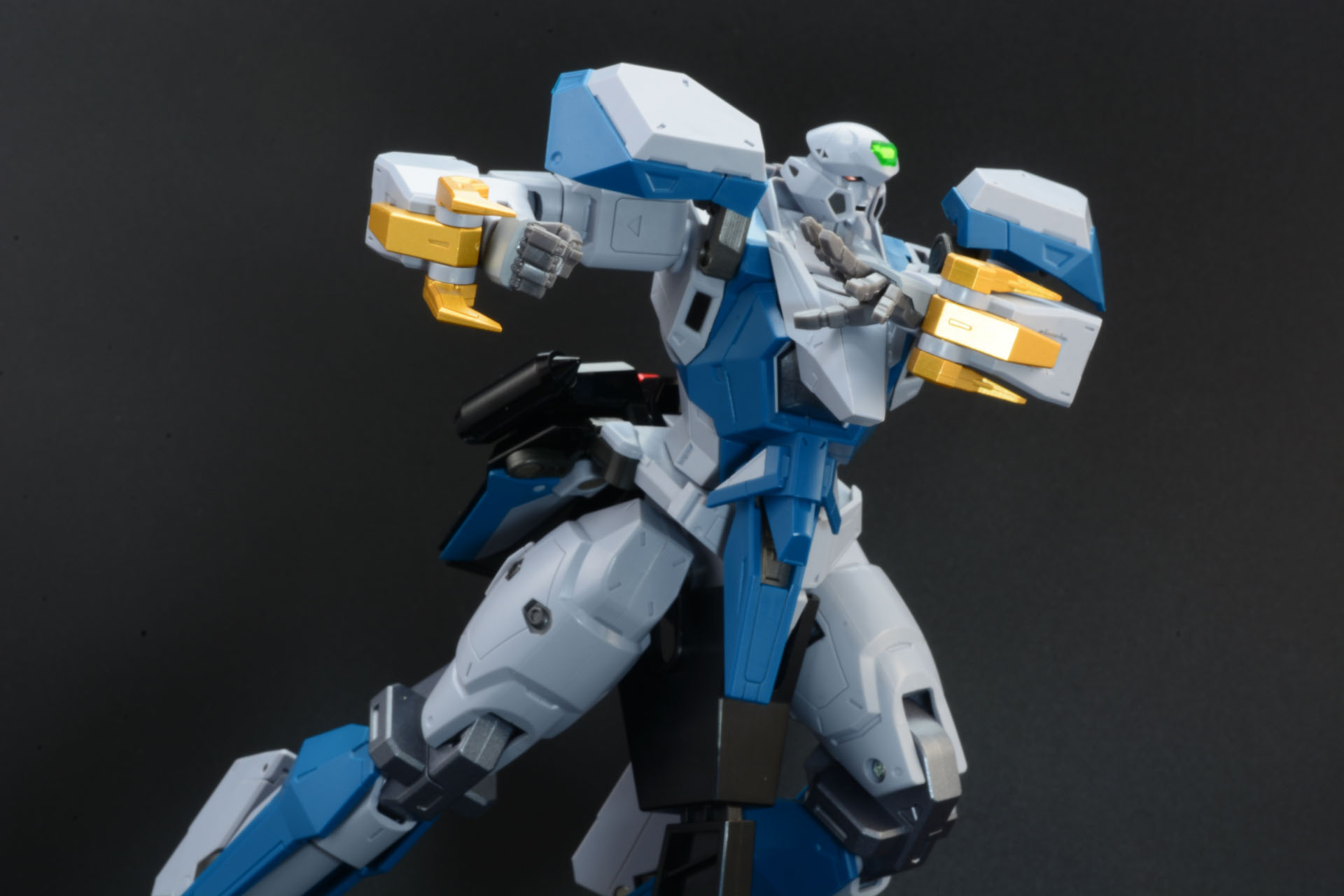 叫び顔パーツ、交換用手首が付属