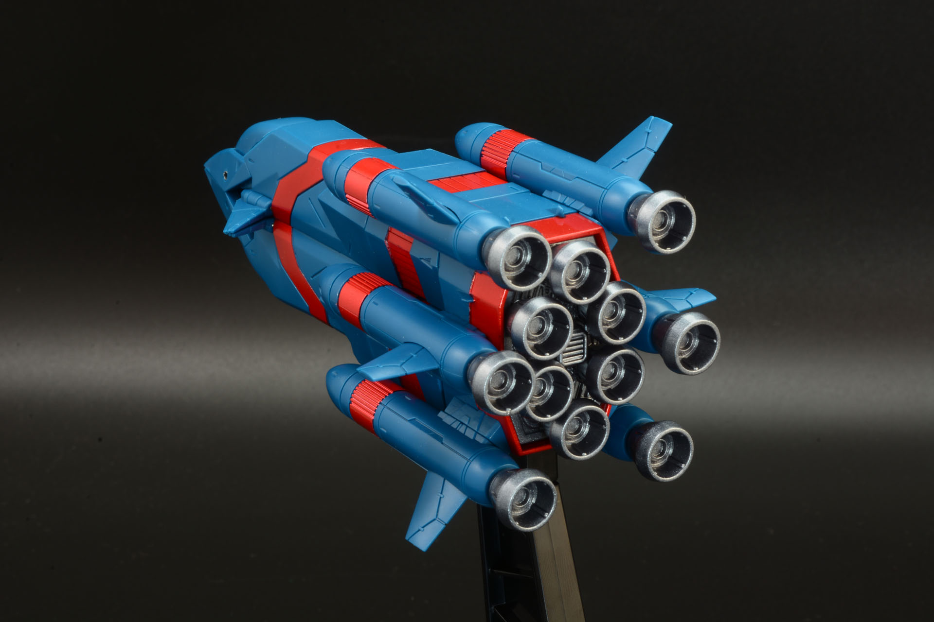 足先が金属パーツで、かなり重量感がある