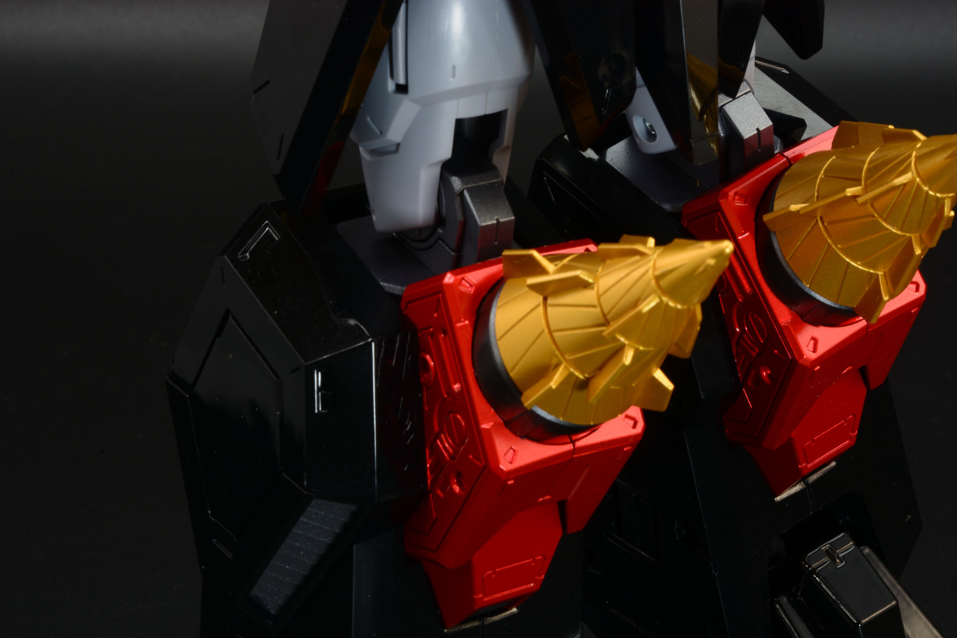 ドリルブロックを戻すことで膝がロックされ、簡単に抜けなくなる