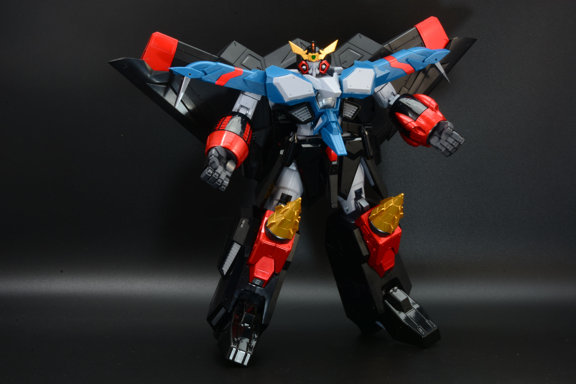 可動指のついた大型の手首パーツに交換し、ファイナルフュージョン完了だ！