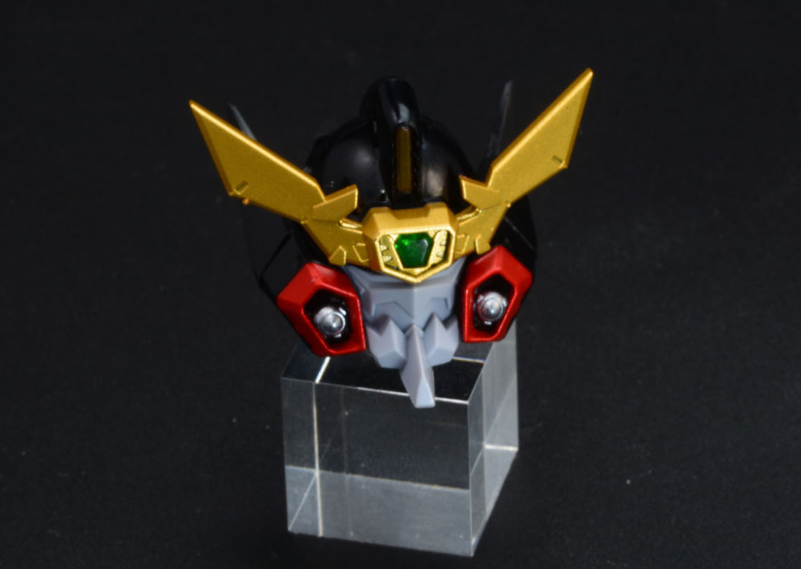 アクション用頭部に交換すると、上を向くことも可能に