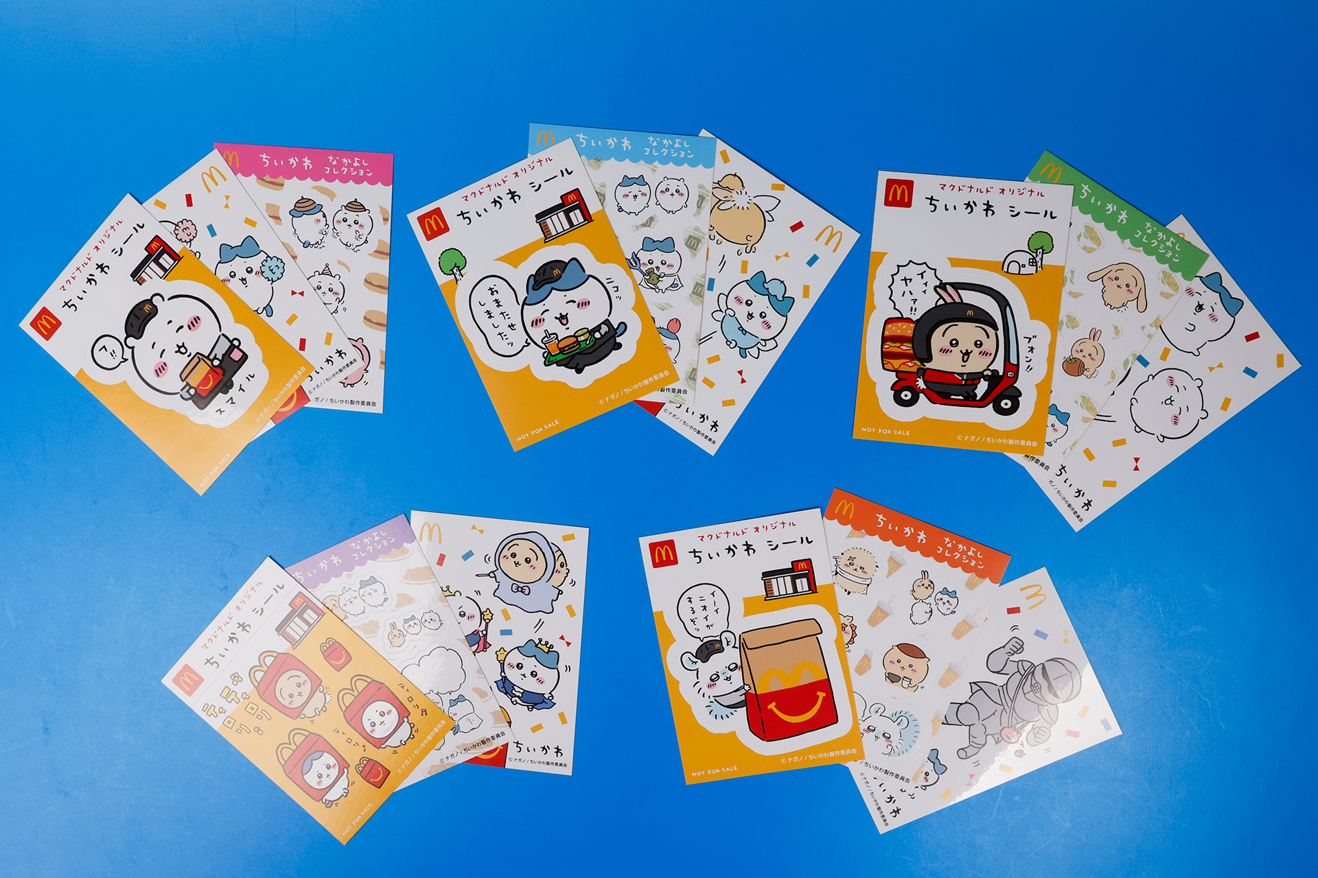 こちらがハッピーセット「ちいかわ」（9月1日～）に登場するおもちゃだ。写真左上から「A ちいかわ」、「B ハチワレ」、「C うさぎ」。写真左下から、「D ちいかわ＆ハチワレ＆うさぎ」、「E なかまたち」だ