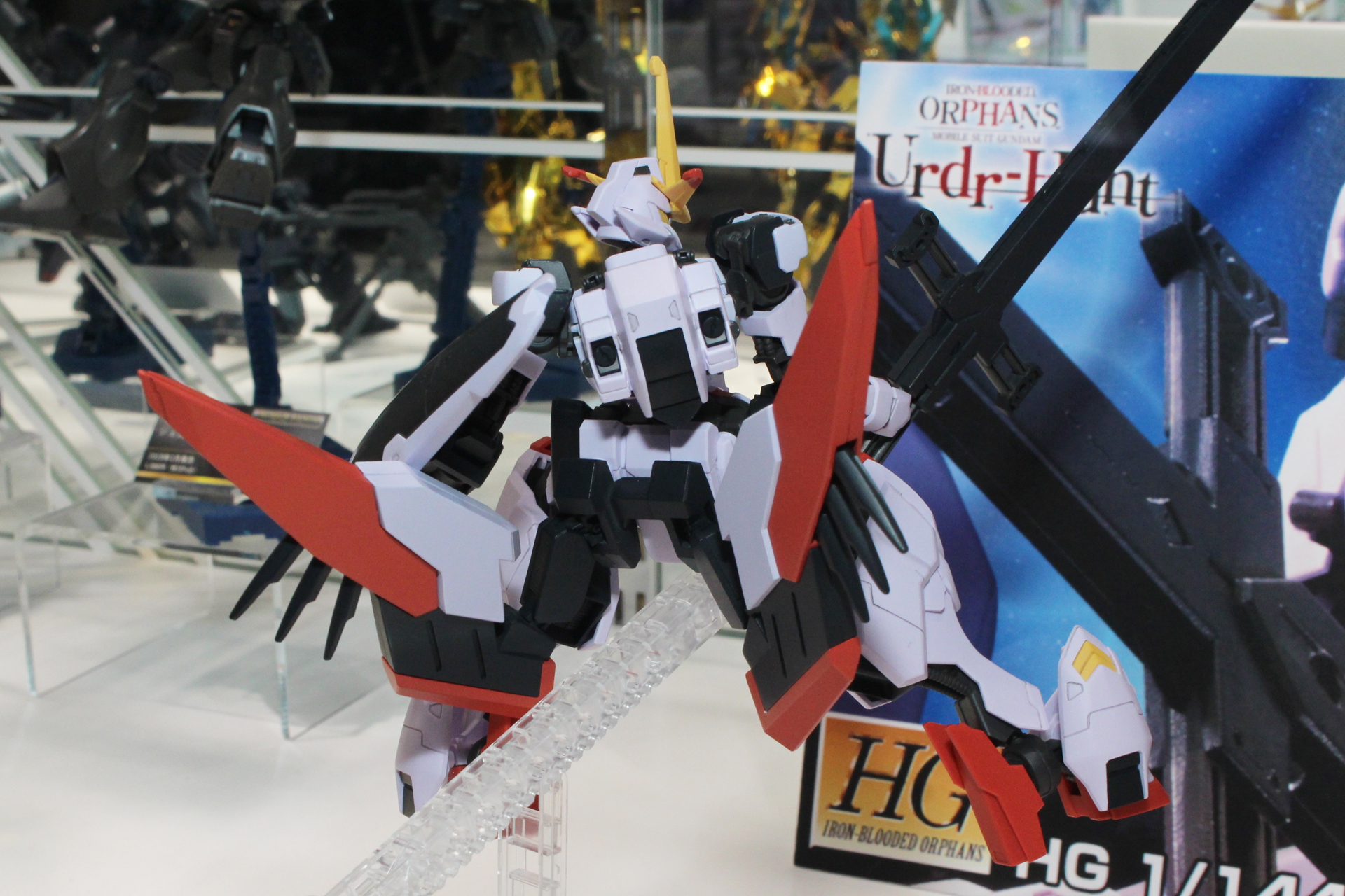 このスラスターの存在により、改修前とはシルエットが大きく変わっている