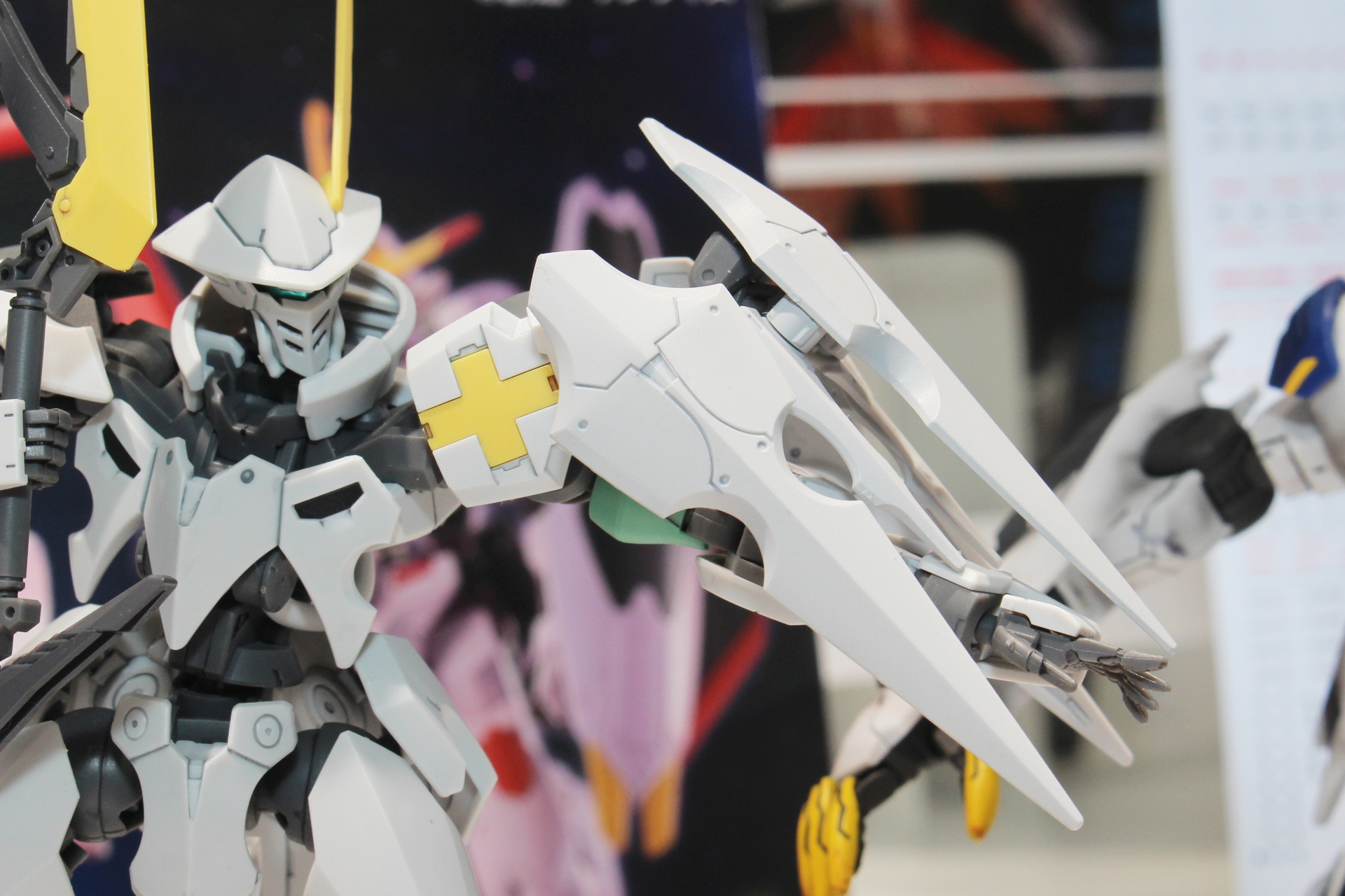 シールドバインダーは自在に可動する