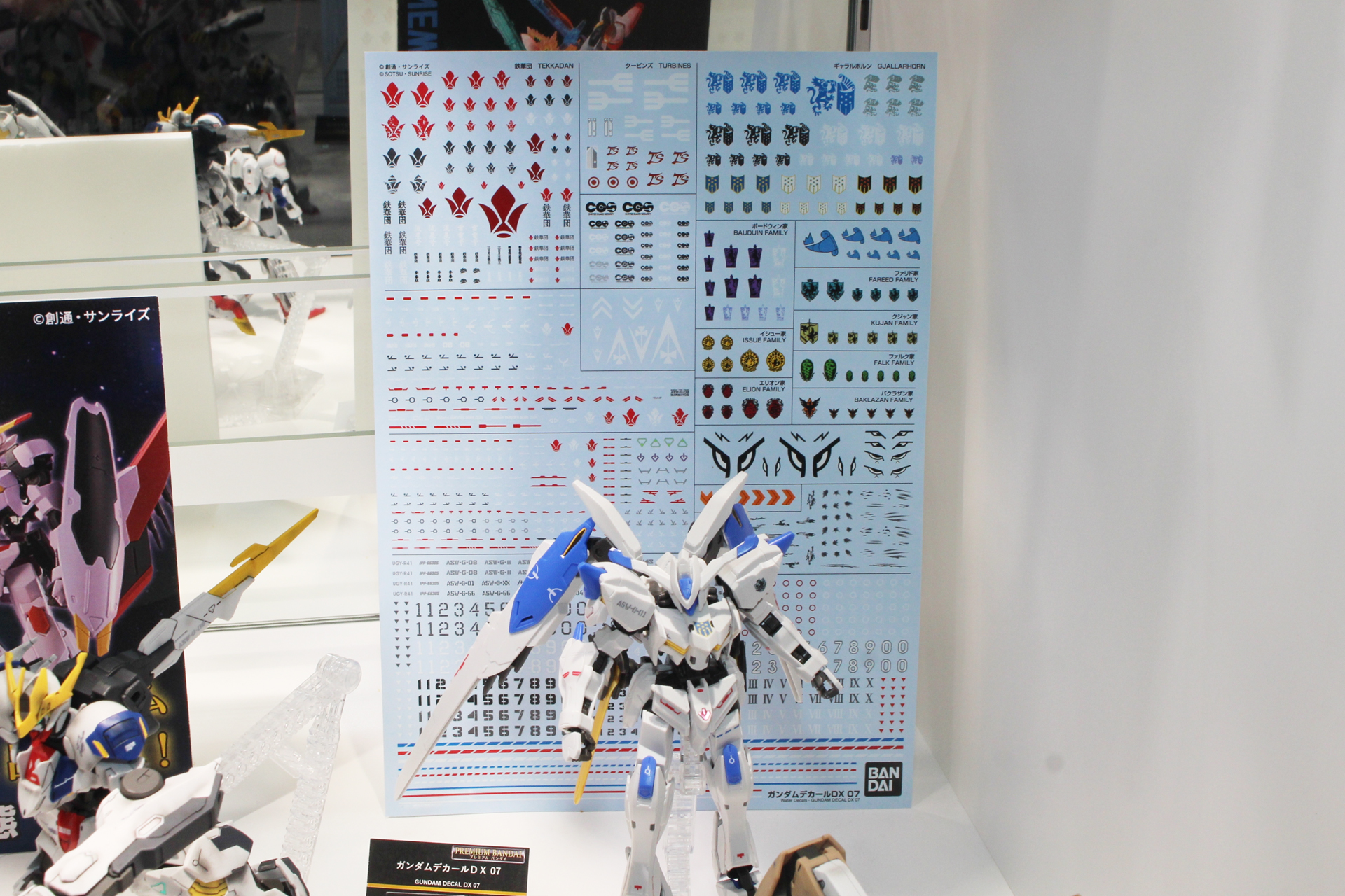 「ガンダムデカールDX 07 機動戦士ガンダム 鉄血のオルフェンズシリーズ用」も現在プレバンで予約を受付中。9月発送予定、価格は1,650円