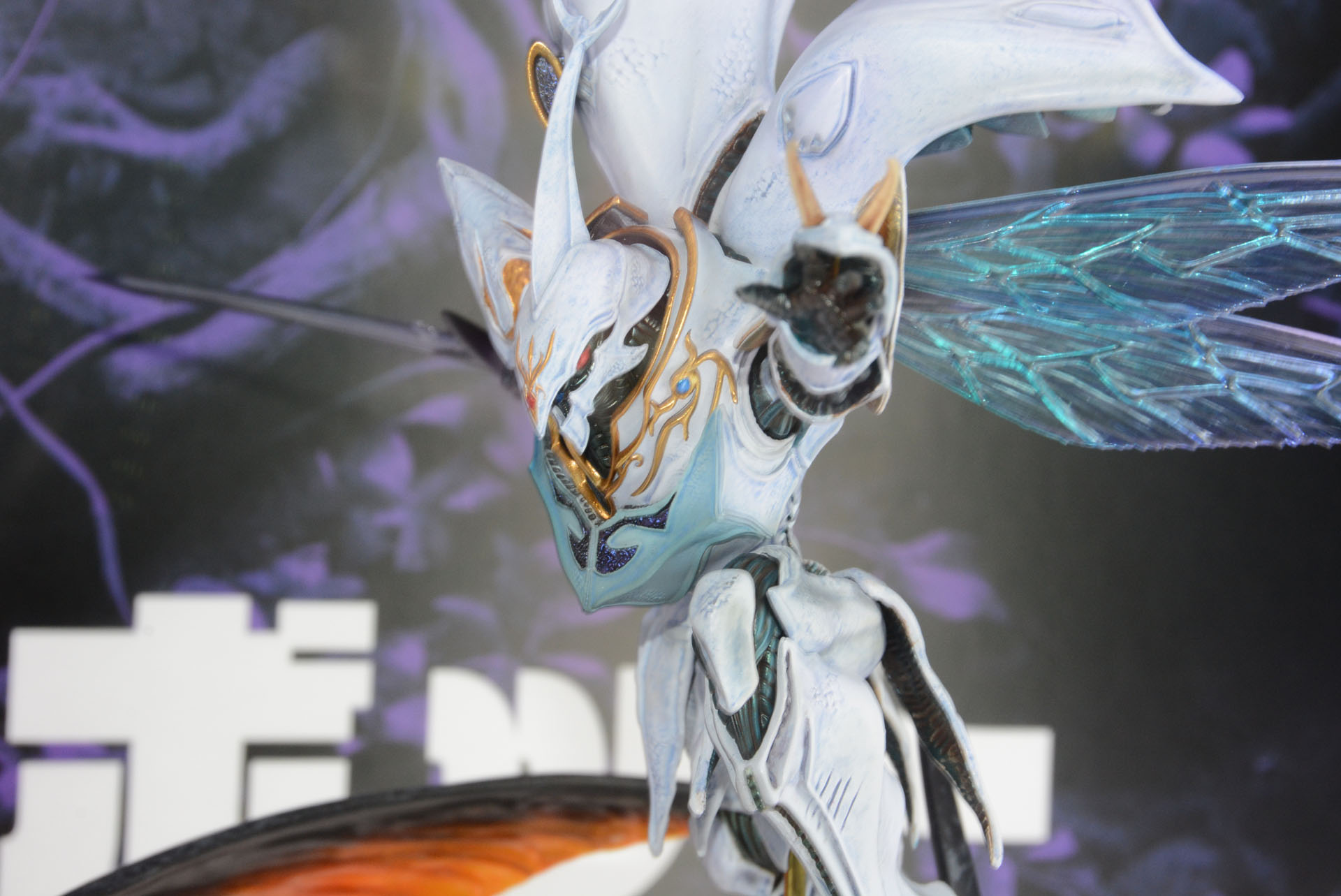 固定ポーズならではの躍動感のあるポーズ