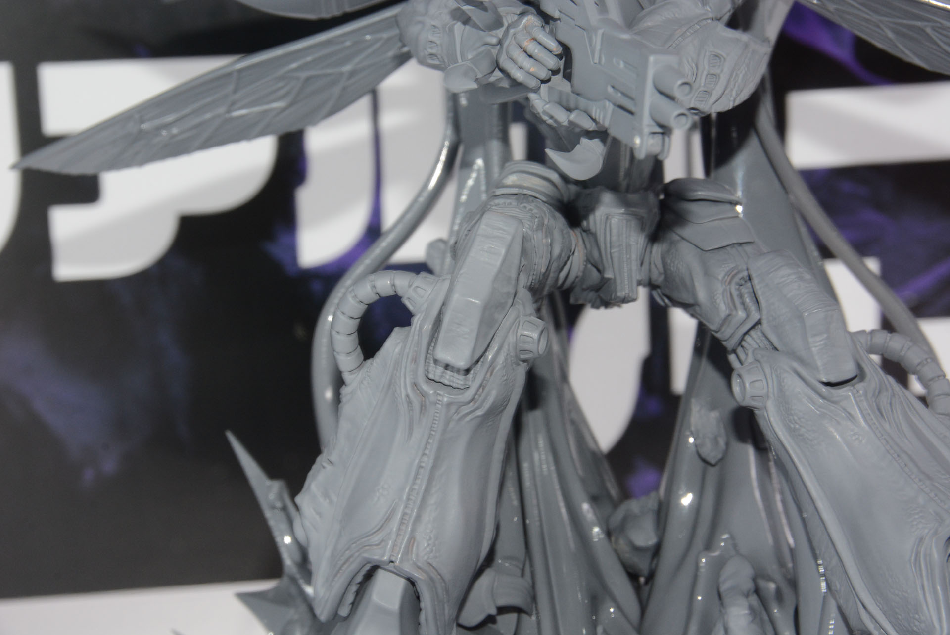 金属のメカ的な要素が盛り込まれたビルバイン。力強さも注力されている