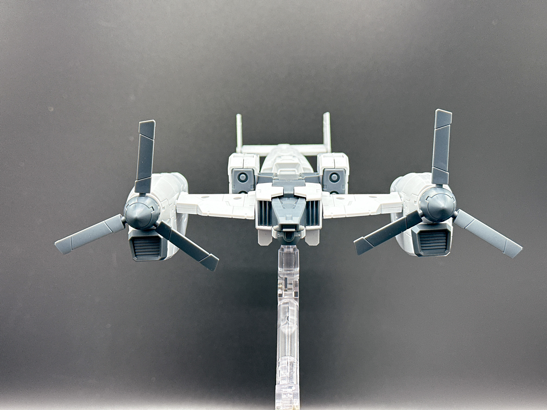 2基のプロペラは可動するので「オスプレイ」として知られる米軍のV-22を彷彿とさせるフォルムに仕上がっています。