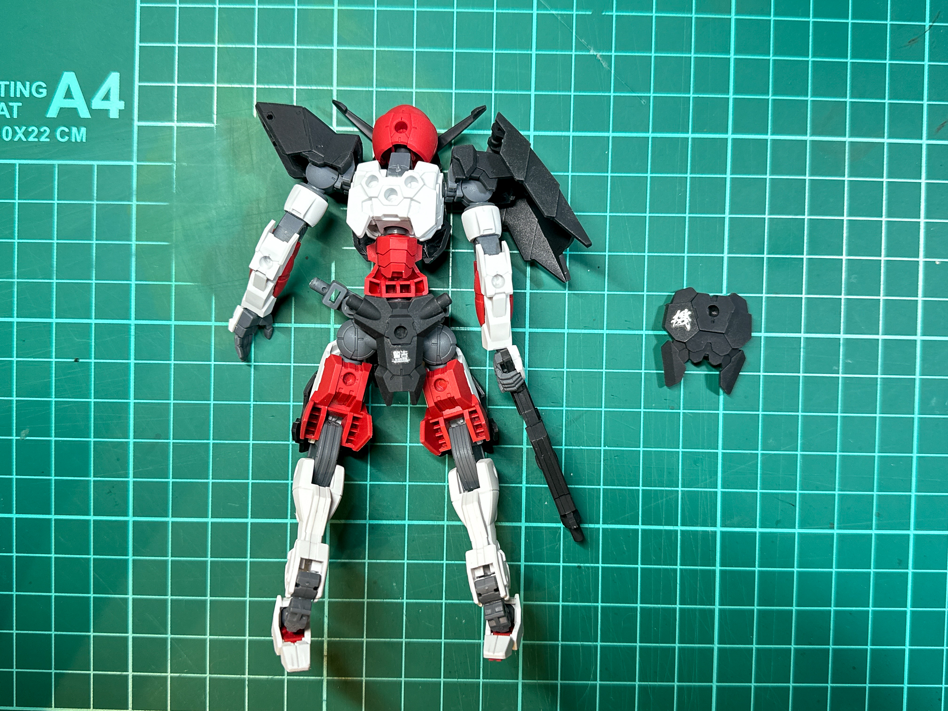 一方スピナティオ側は背面装甲を外しておきます。