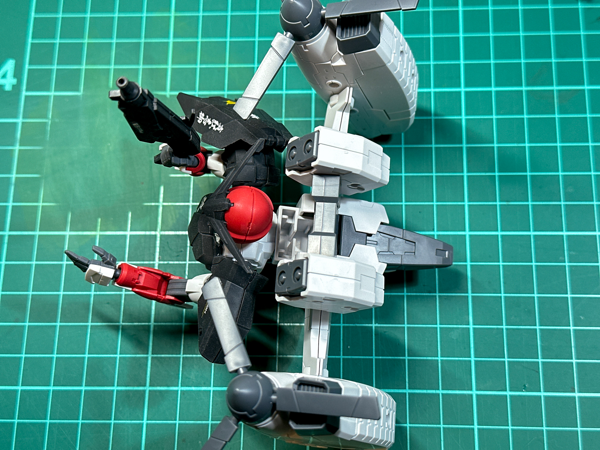 奥までしっかりとはめ合わせれば、上半身の合体完了です。