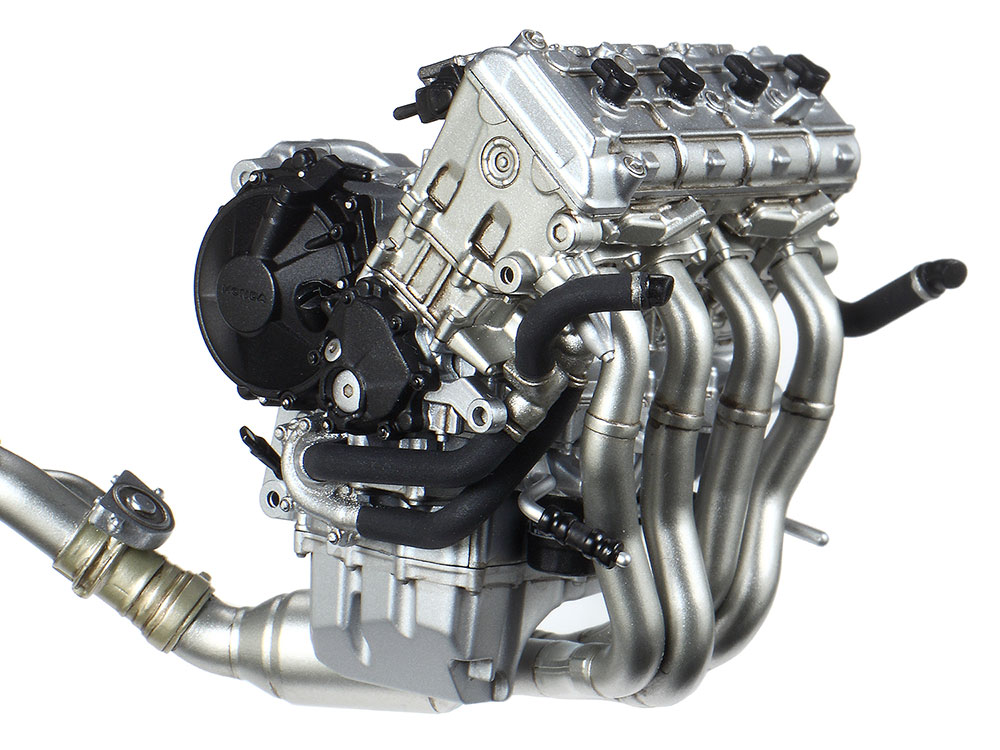 高性能な水冷4気筒エンジンを精密にモデル化