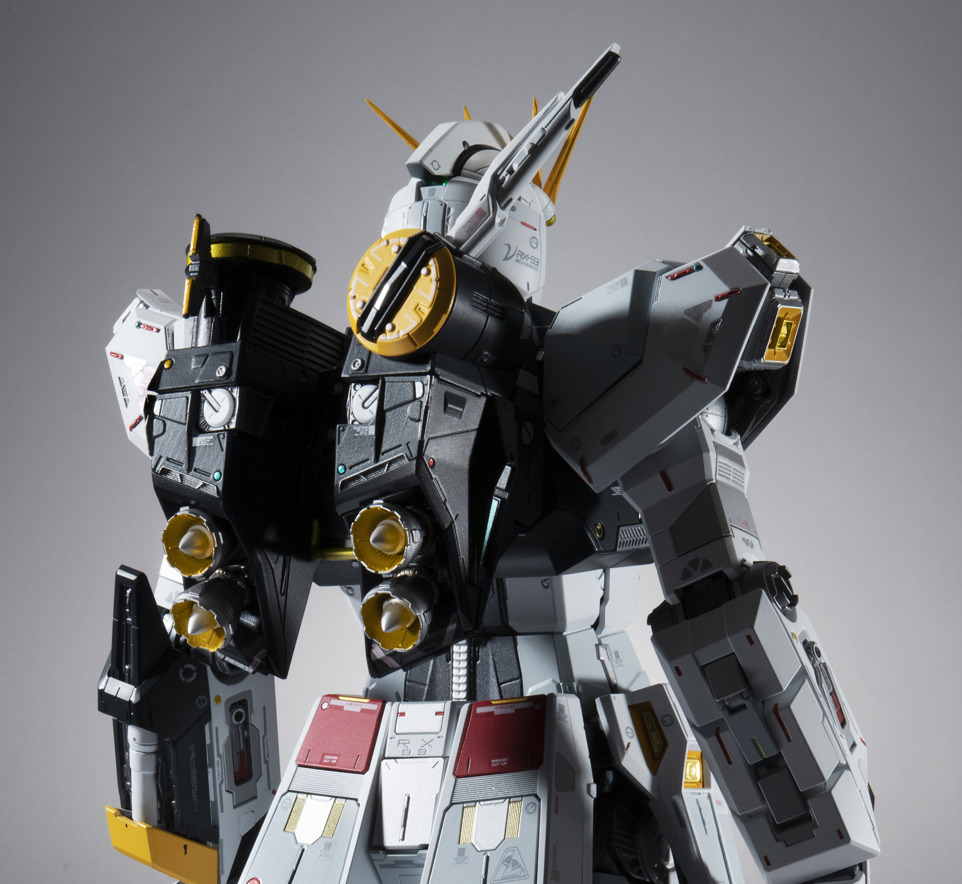 装甲に描かれたマーキング、関節、装甲に隠された内部メカ……。目を近づけて行くほどに新しい発見がある。圧倒的な情報量こそが、この商品の最大の魅力だ