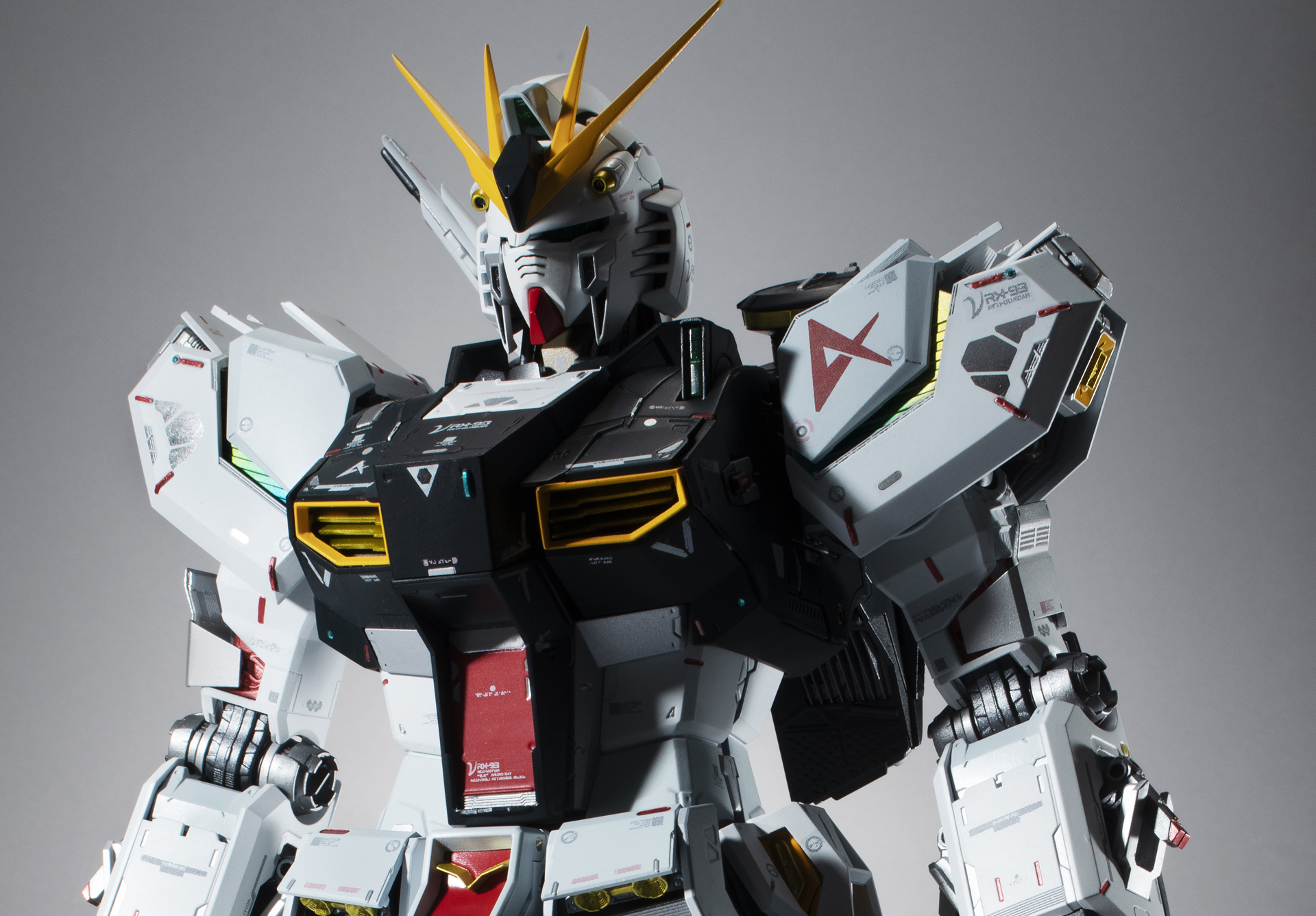 各部の装甲を展開、隠されていたブースターが現れる。放熱を意識した装甲展開だ