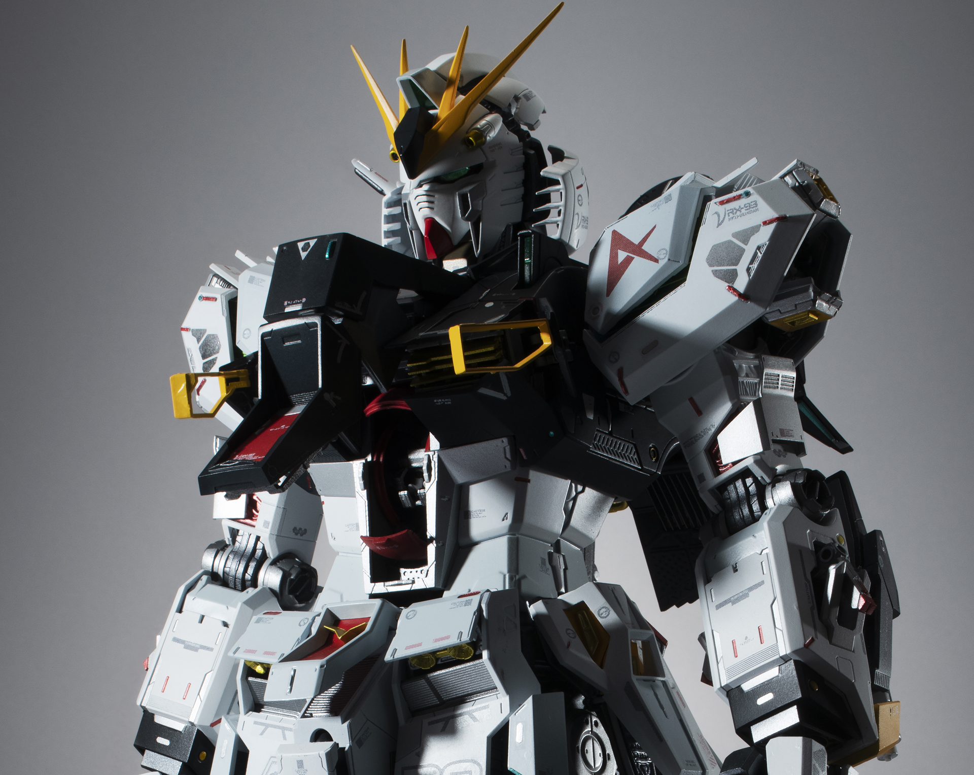 メンテナンスを意識した装甲展開。内部機構が明らかになる