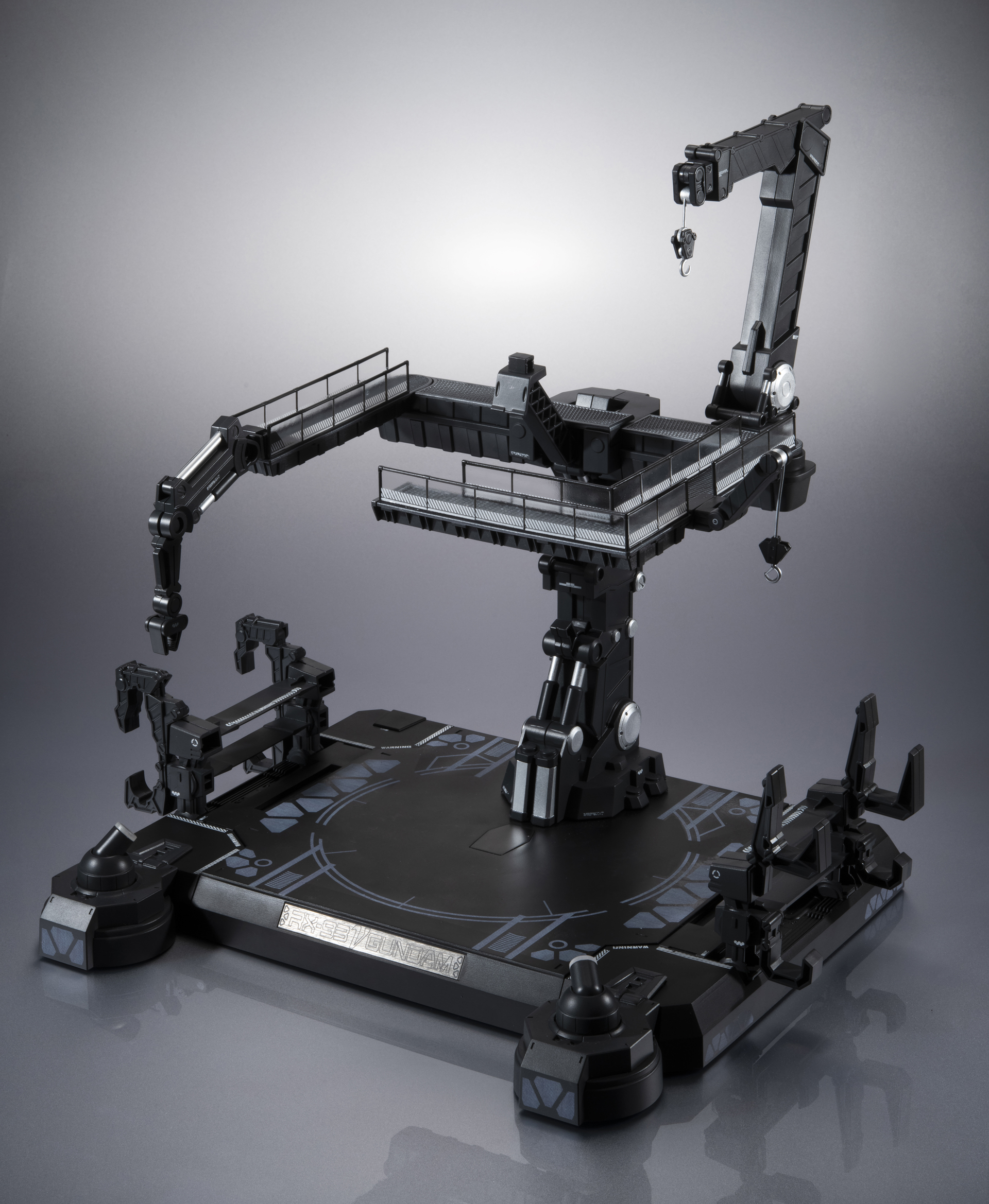 ジオラマ要素の強い台座。裏には鉄が入っており、νガンダムの重量をしっかり支える