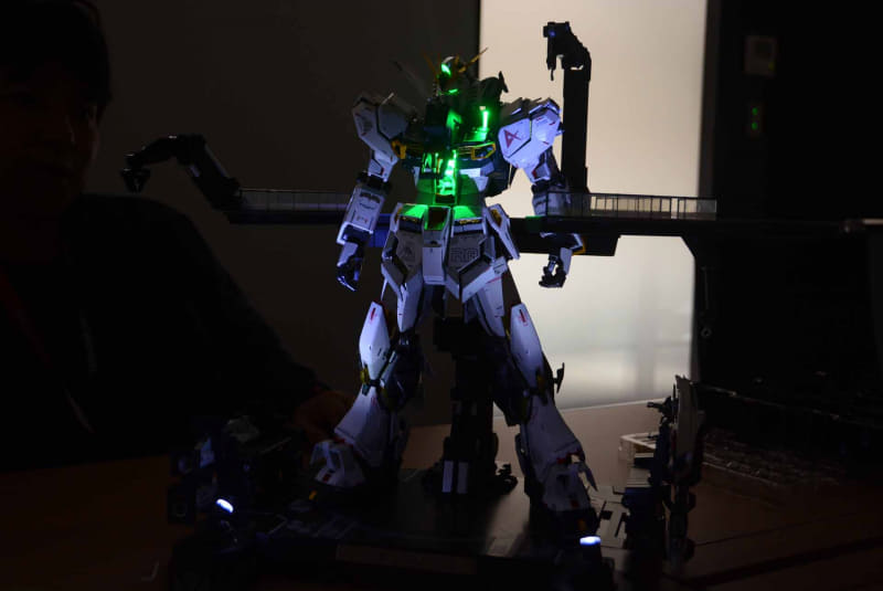 インタビュー時に収録した発光ギミック