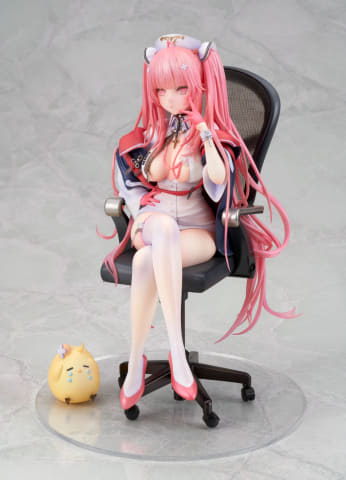 新品未開封　アズールレーン　パーシュース　ナーセリー勤務タイムVer.フィギュア アズールレーン」より胸元が大胆に開けたセクシーなナース姿の