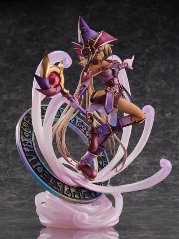 遊戯王」25周年を記念して「幻想の見習い魔導師」がフィギュア化