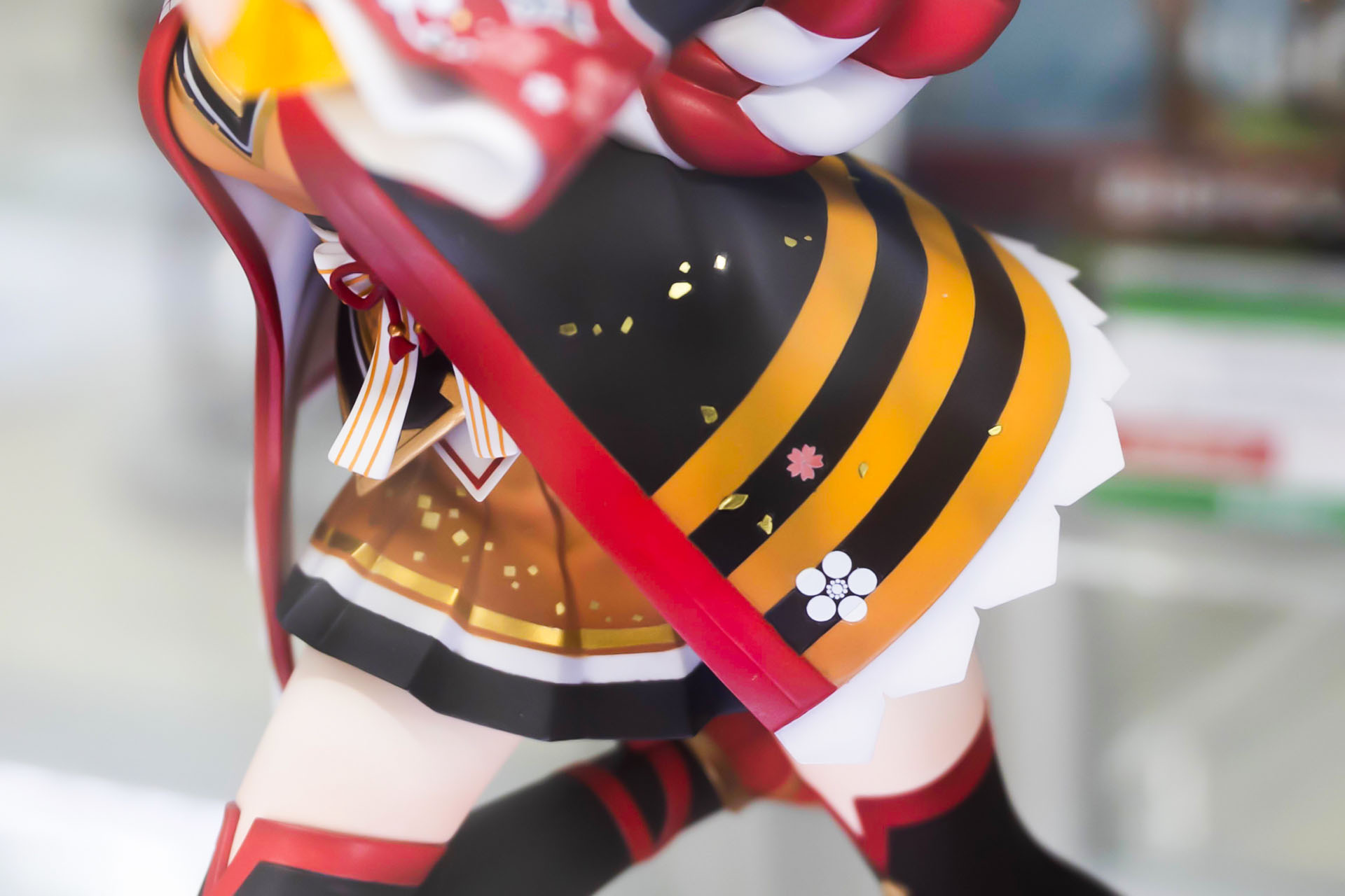 腰のあたりのデザインは、戦国武将の甲冑のようだ