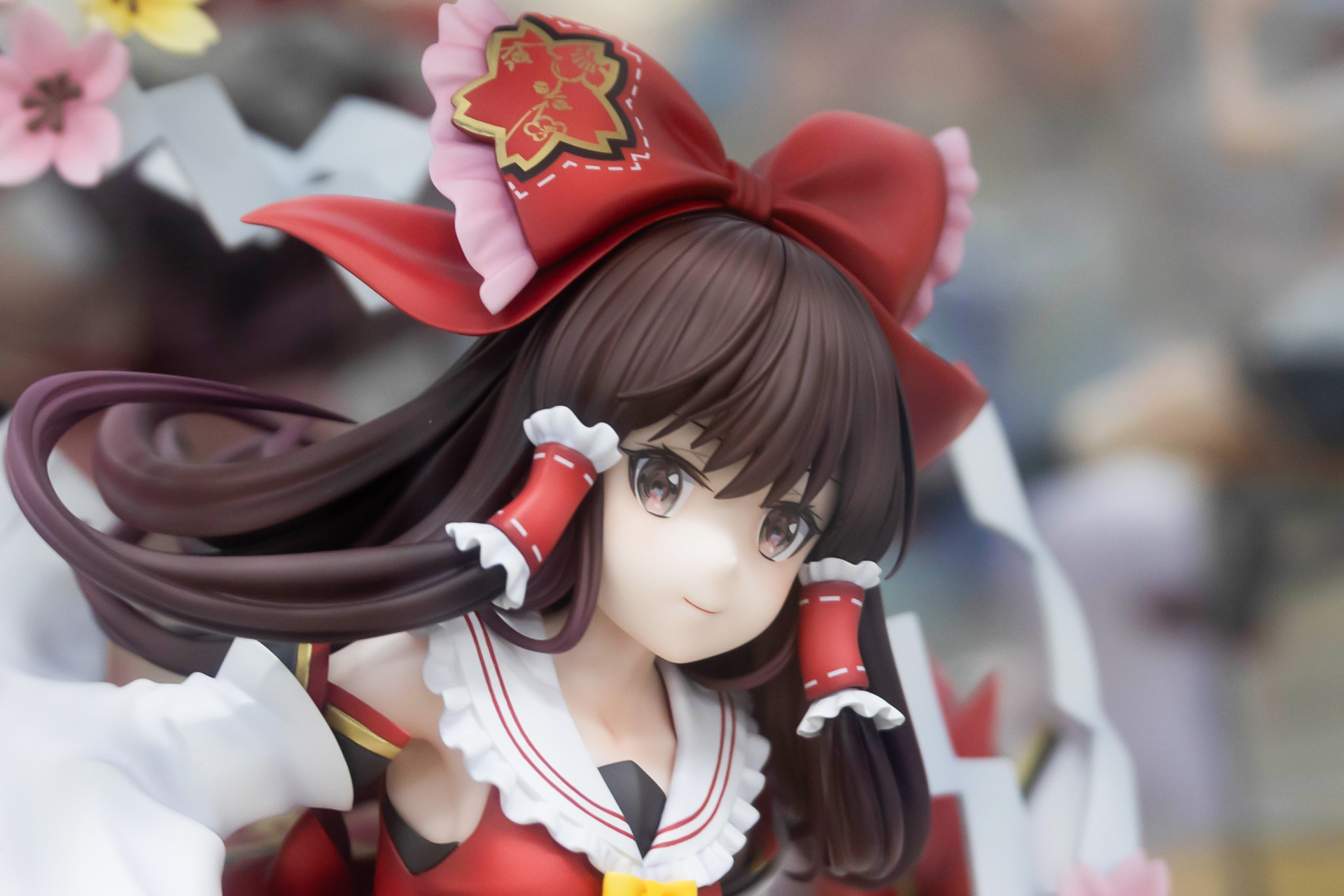 角度によっては少しすました表情にも見える