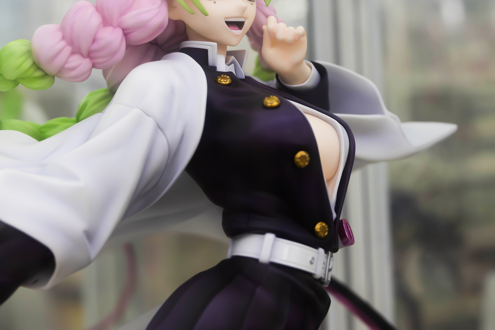 隊服を着ている状態でもスタイルの良さがわかる