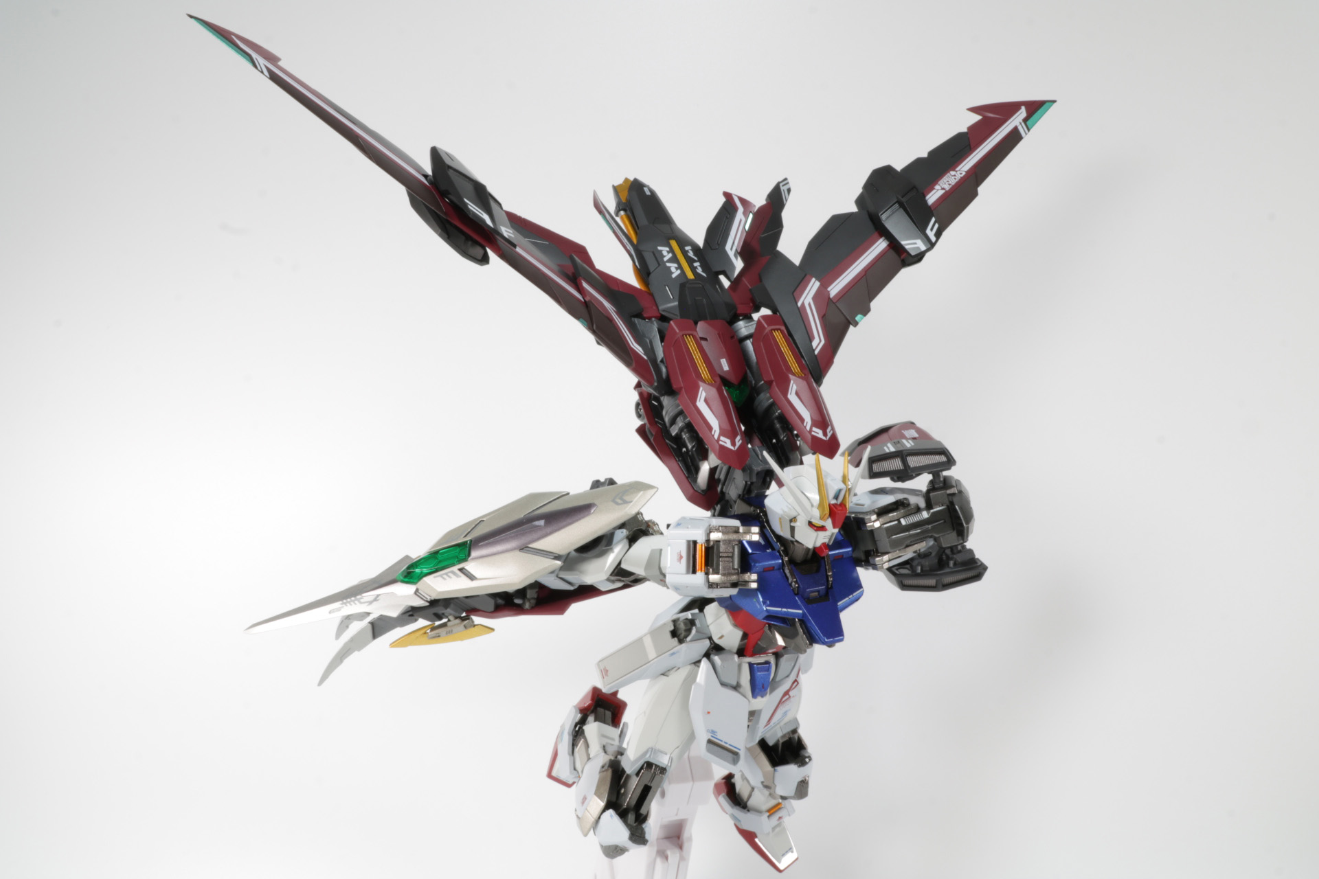 主翼の角度を変えて、メリハリのあるディスプレイが楽しめる