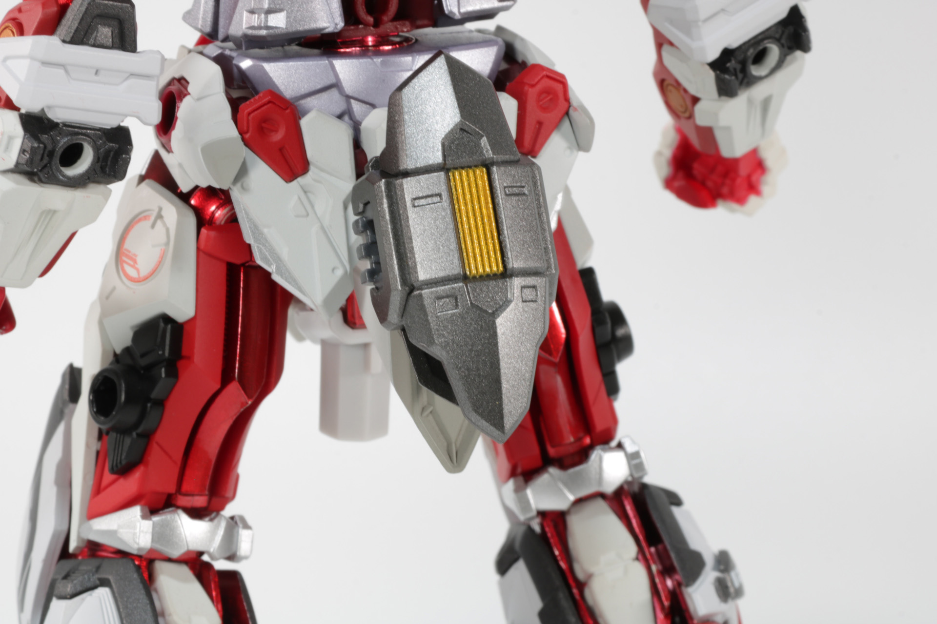 アタッチメントの左右にシールドを付けることで、リア・アーマーにすることができる
