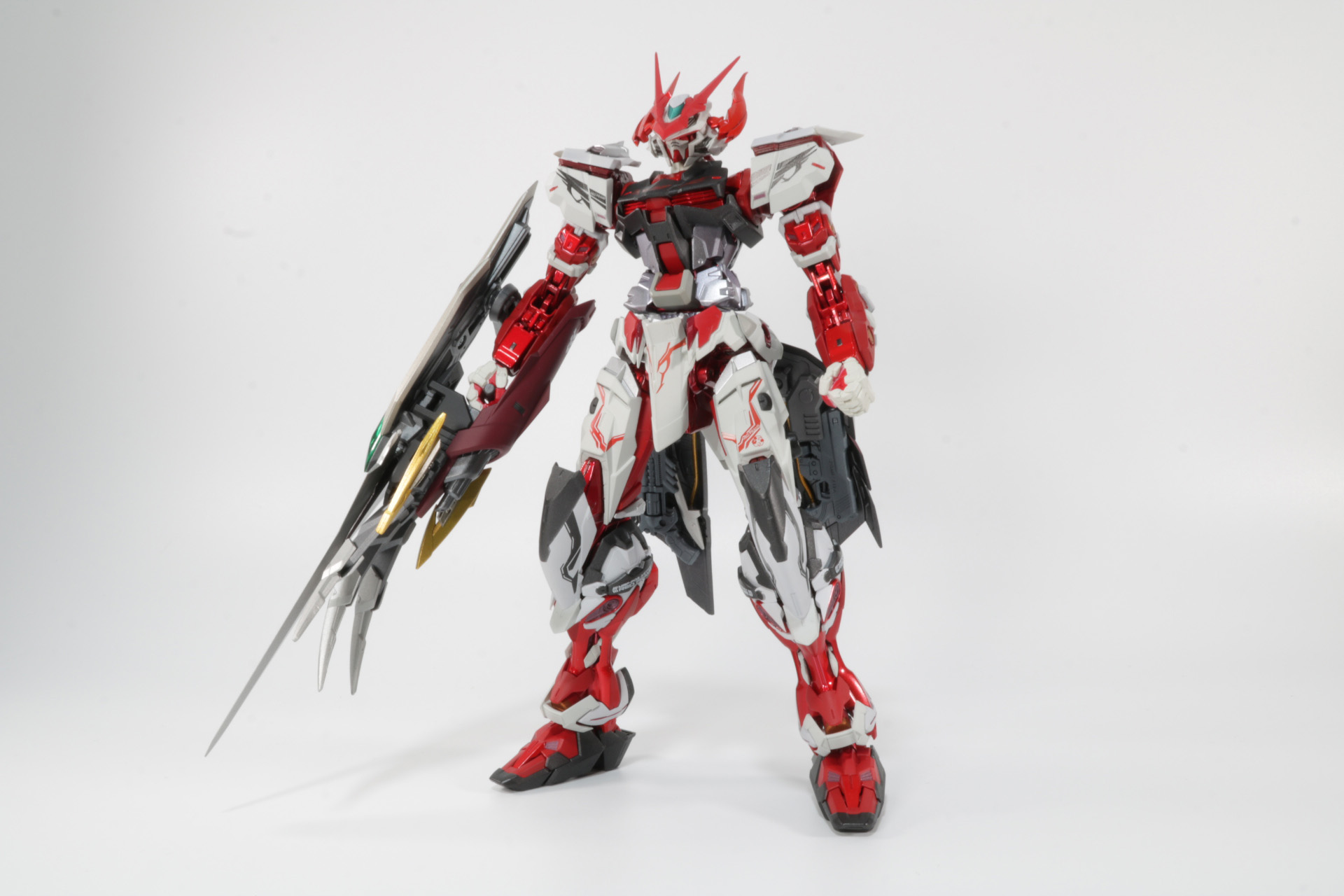 シールドパーツをすべて合わせたトリケロス改は一つで攻防一体の武器となる