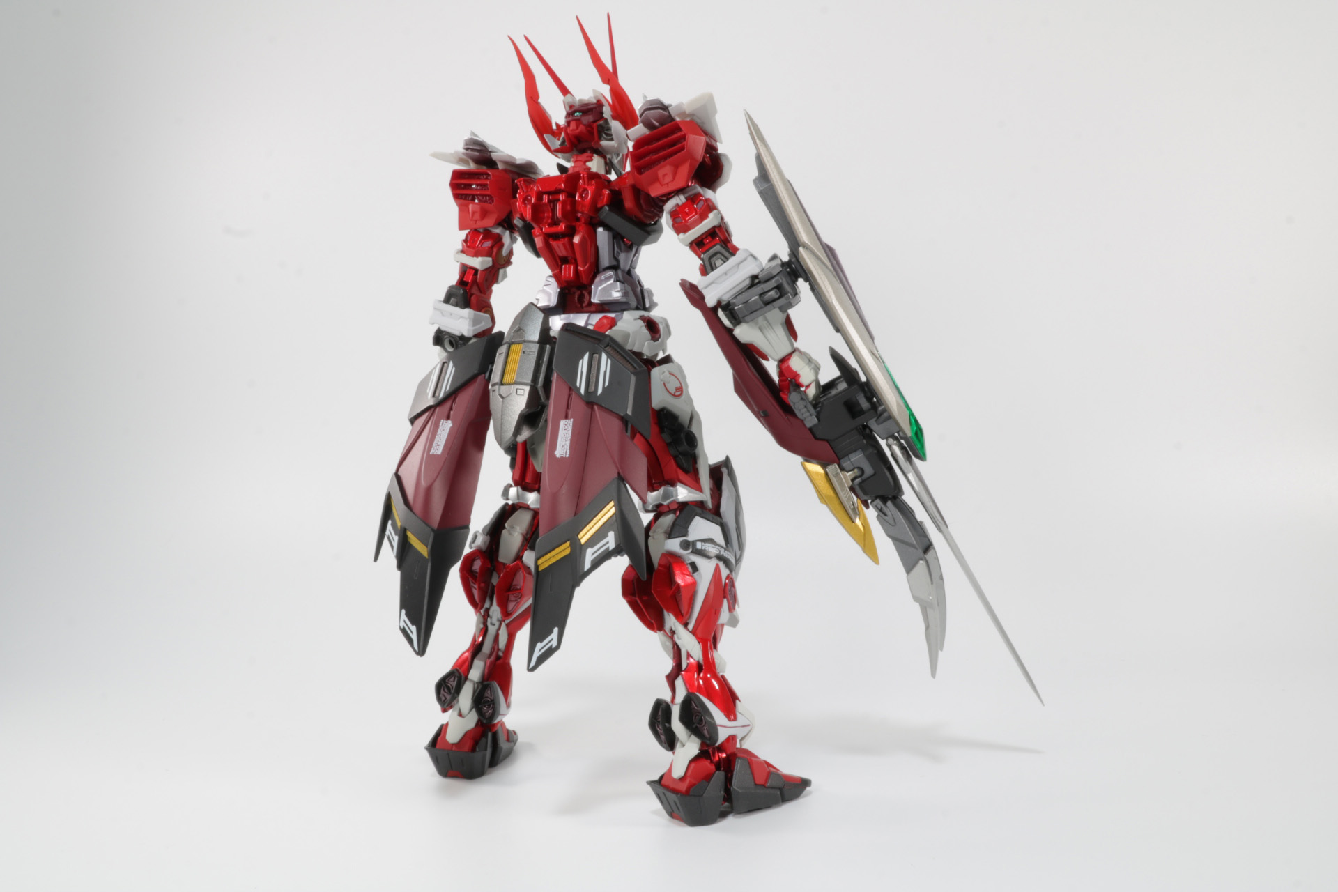 シールドパーツをすべて合わせたトリケロス改は一つで攻防一体の武器となる