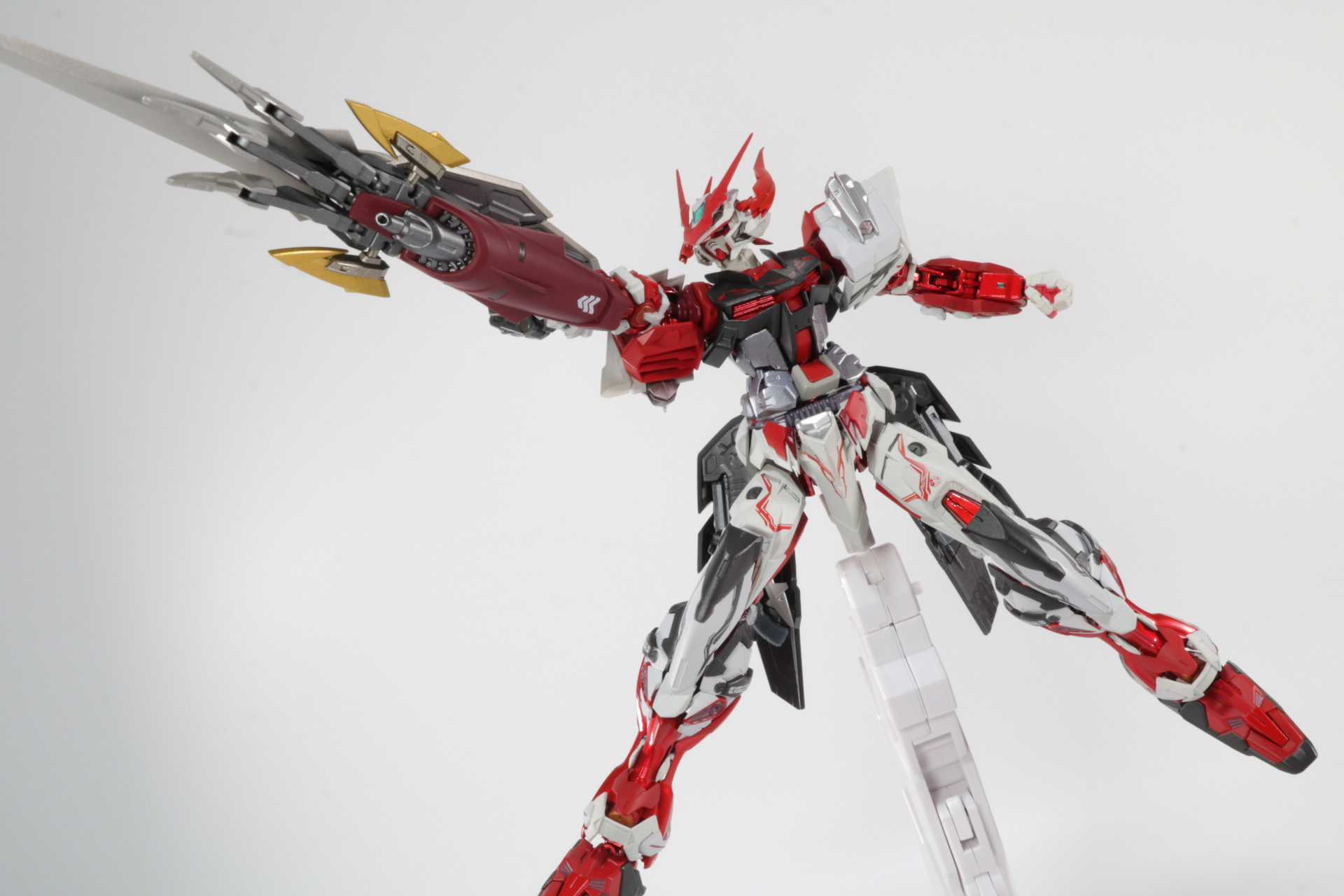 シールドパーツをすべて合わせたトリケロス改は一つで攻防一体の武器となる