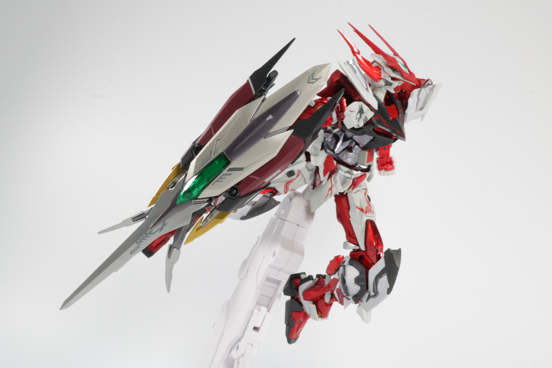 シールドパーツをすべて合わせたトリケロス改は一つで攻防一体の武器となる