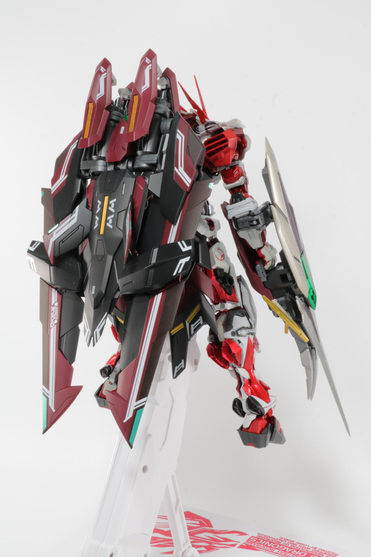 アーム部分を展開すれば、ディバインストライカーの位置を自由に変更できる