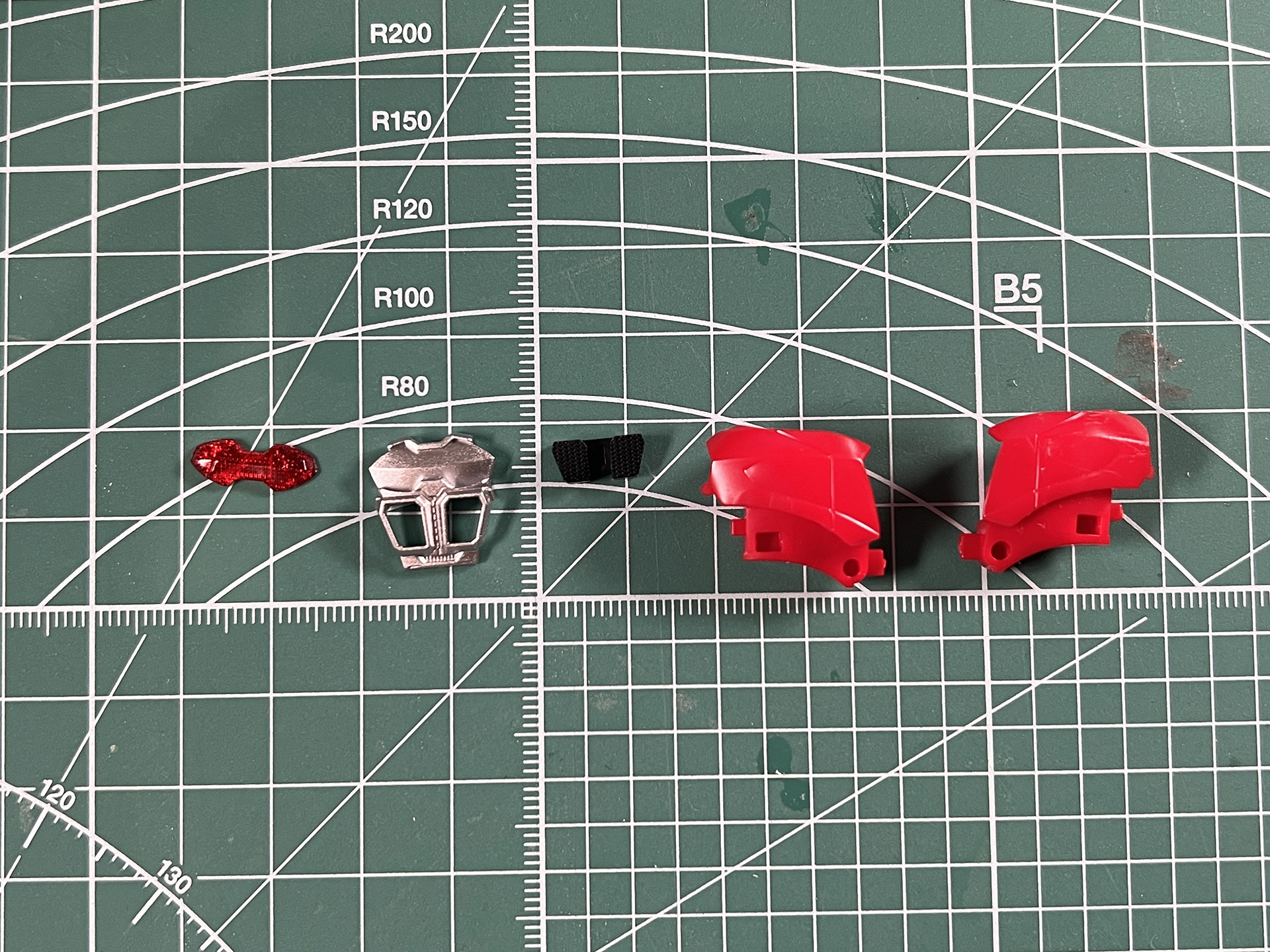 背面のライト部分にホイルシールを貼る