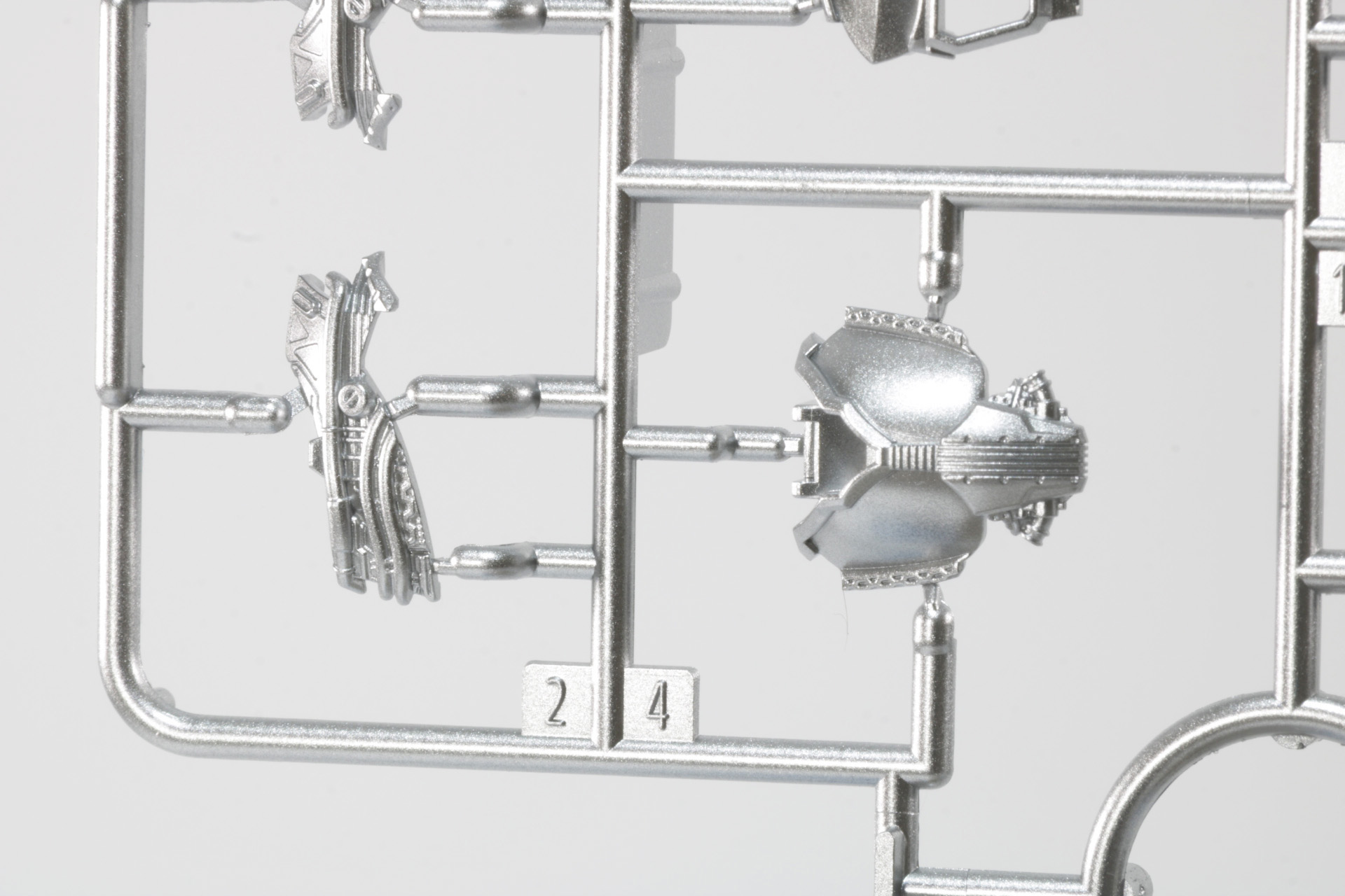 マスク造形など細かく表現されている