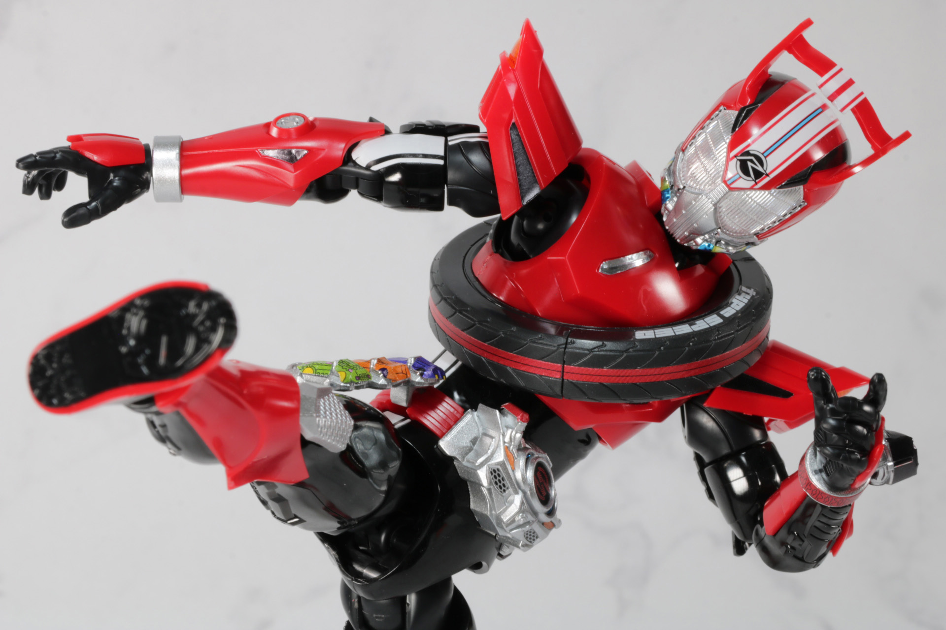 台座を使えば、ポージングの楽しさが加速する