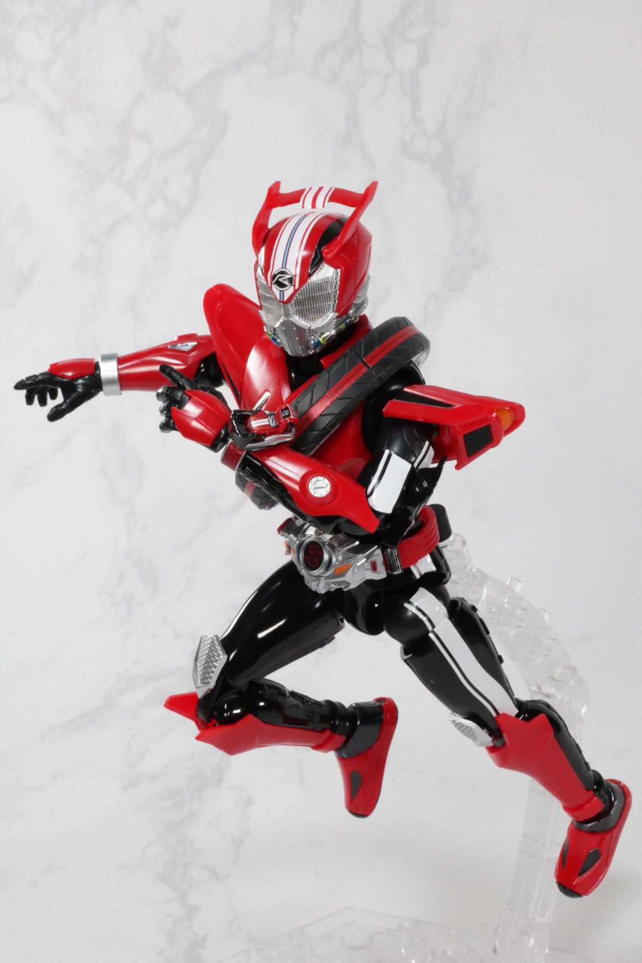 台座を使えば、ポージングの楽しさが加速する