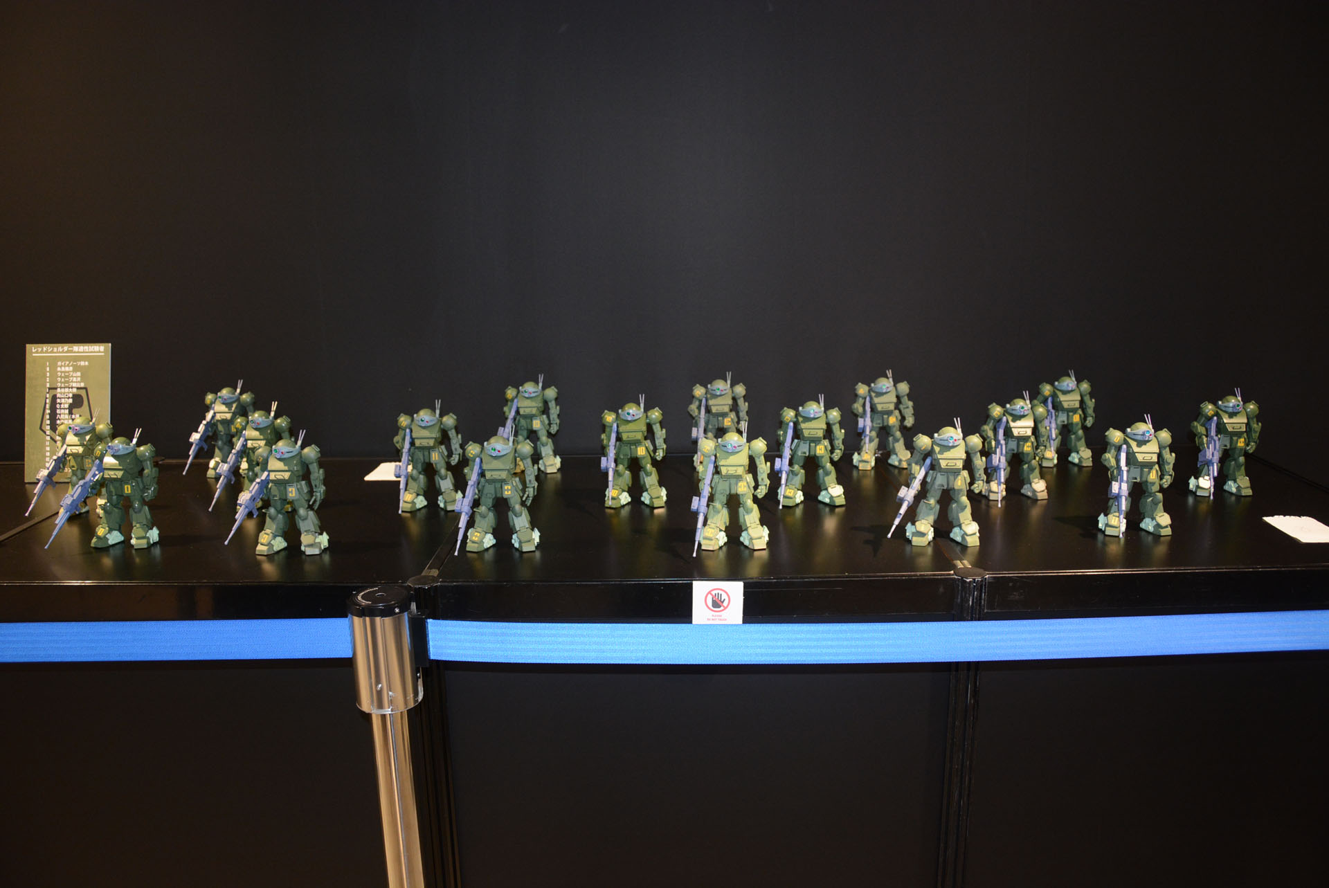 ウェーブの「1/24 ATM-09-ST スコープドッグ」を発売に先駆けて大量に展示