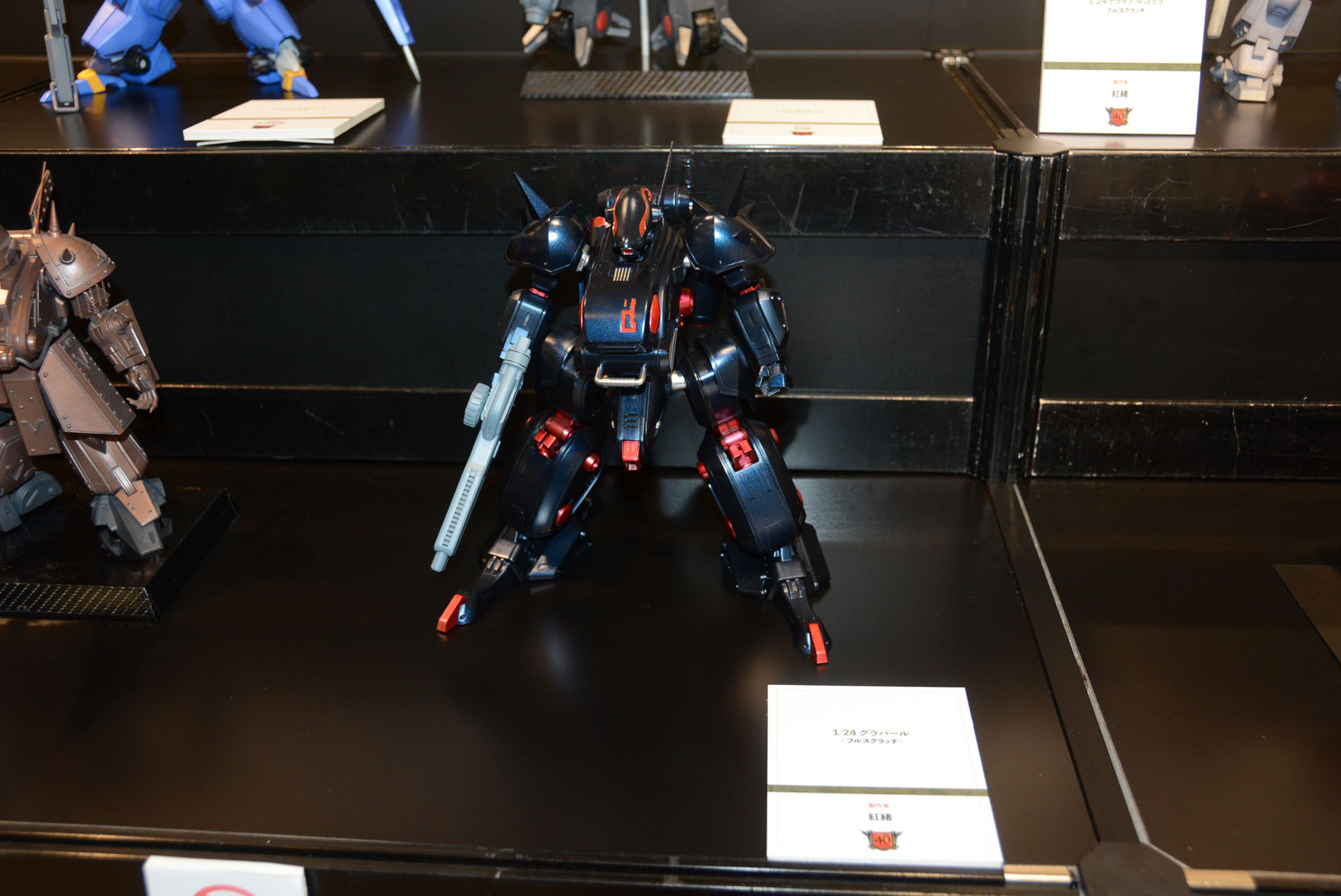 プロ、アマの様々な作品を展示