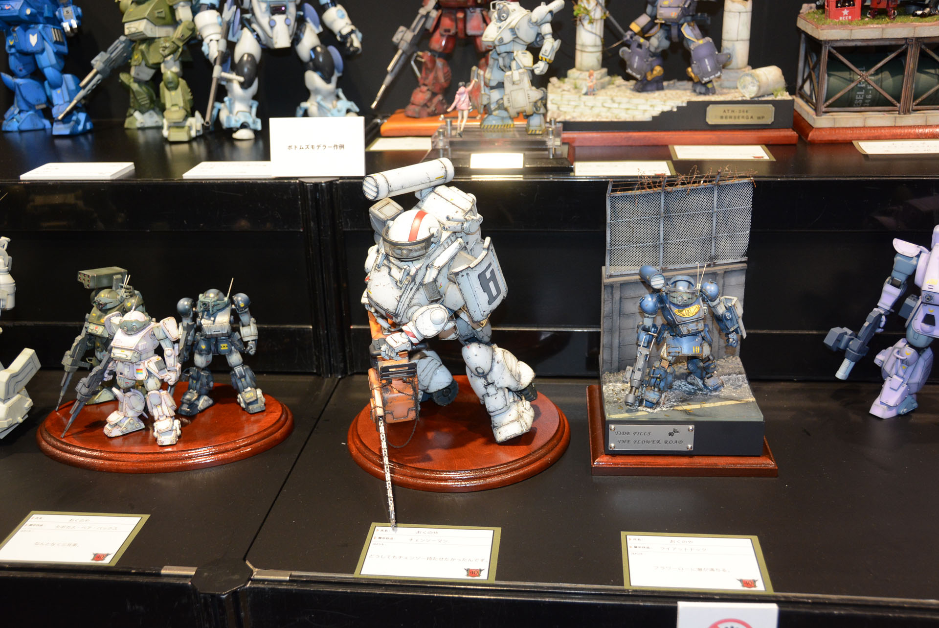 プロ、アマの様々な作品を展示