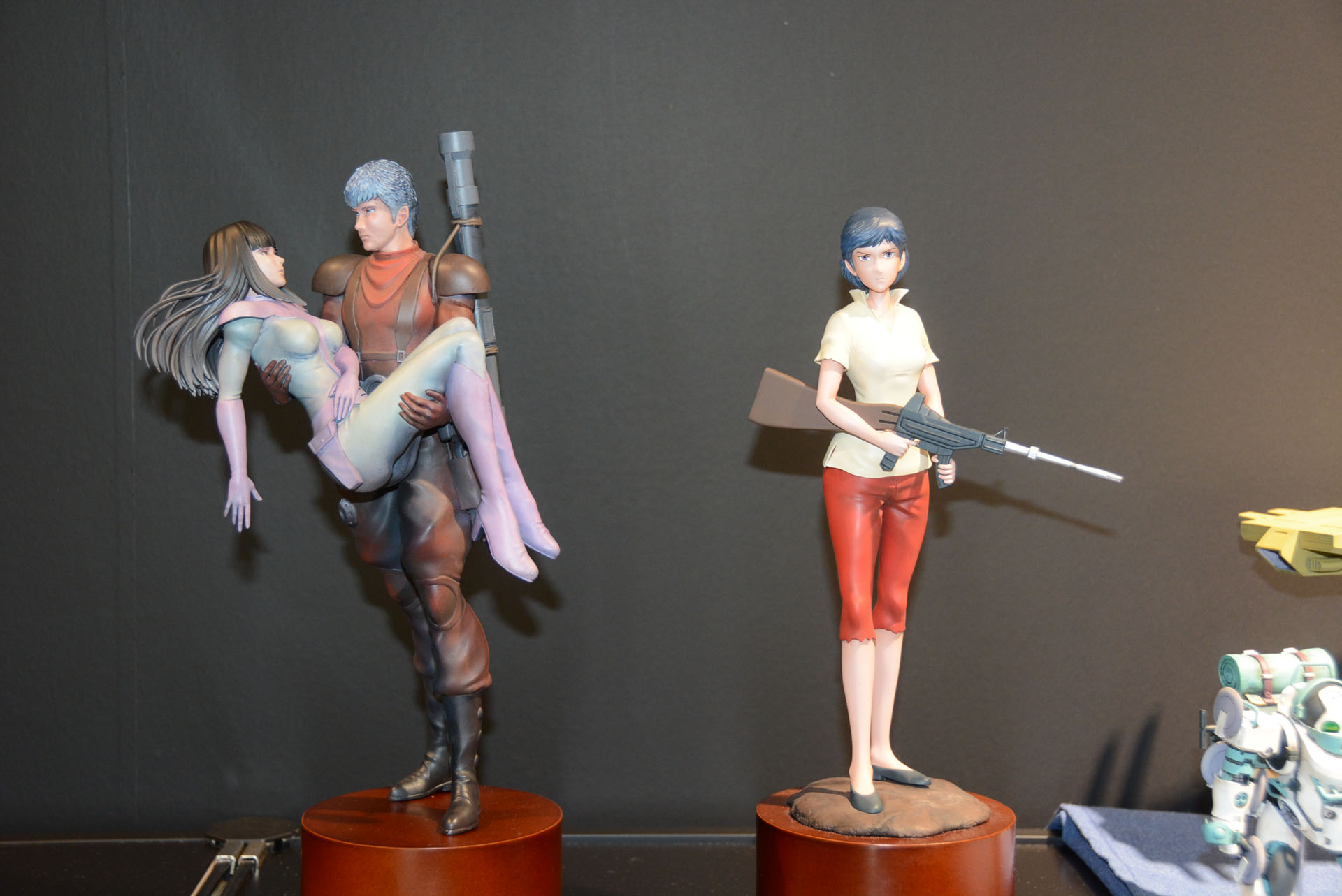 プロ、アマの様々な作品を展示