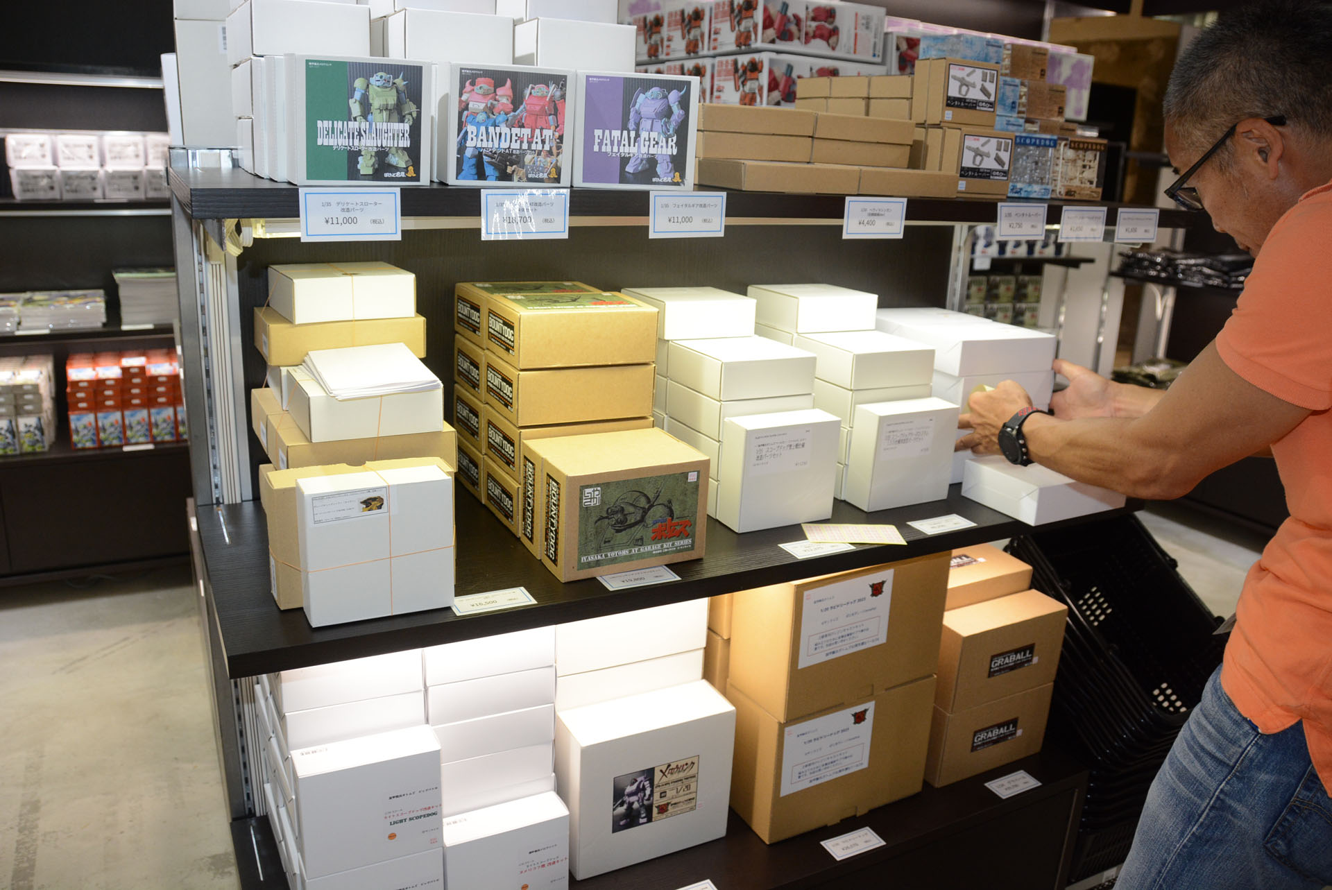 ワンフェスなど特別なイベントでしか販売されない一般ディーラーのガレージキットも販売されている