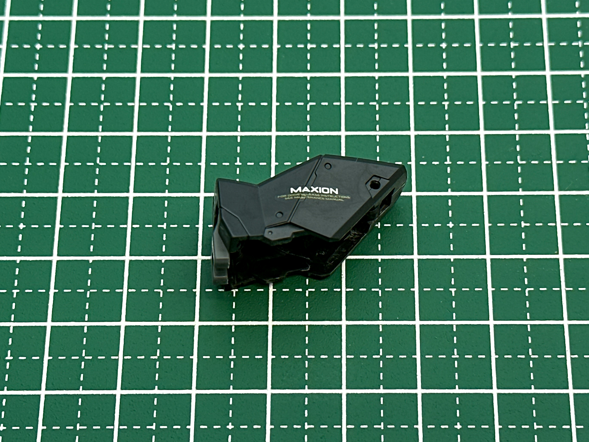 貼り付けが完了したデカール。モールドに合わせてしっかりと密着させることが出来ました。