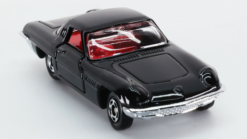 ボンネットフードの面積が小型なロータリーエンジンを体現！