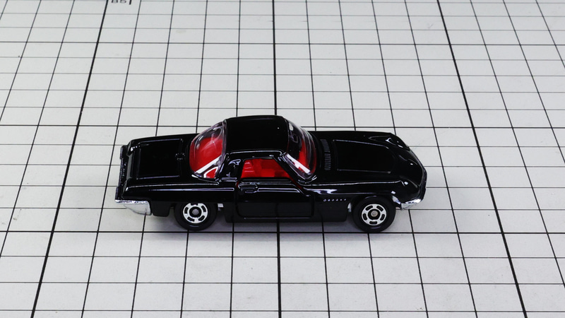 リア：なだらかにすぼまるリアセクション