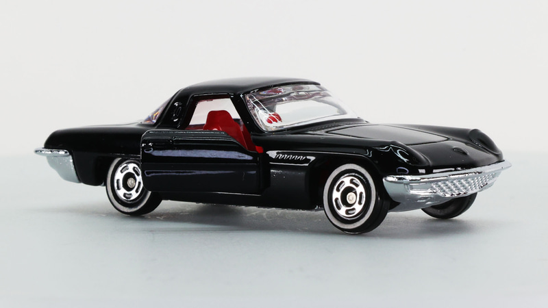 とにかく薄いボディが特徴的