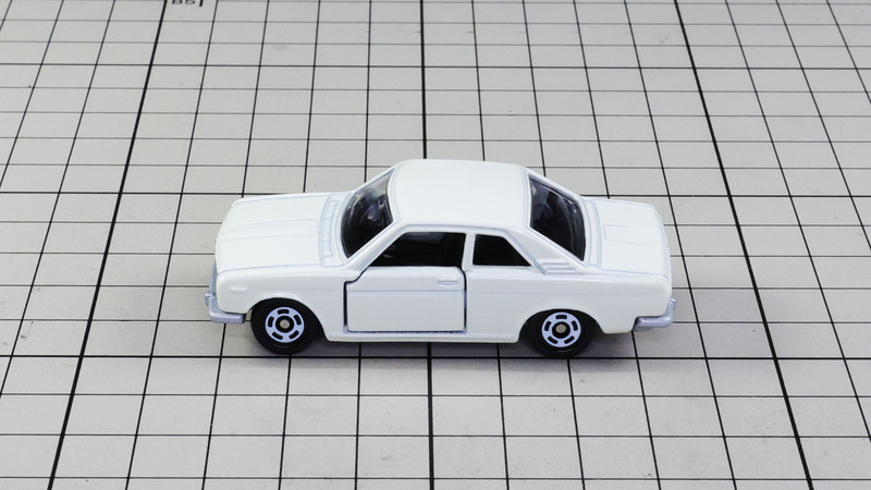 サイド：2ドアクーペスタイルで小気味よさも感じます