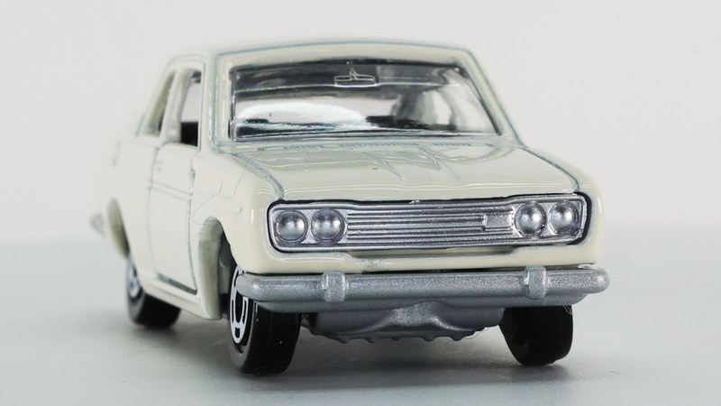 小気味よく端正なフロントマスク