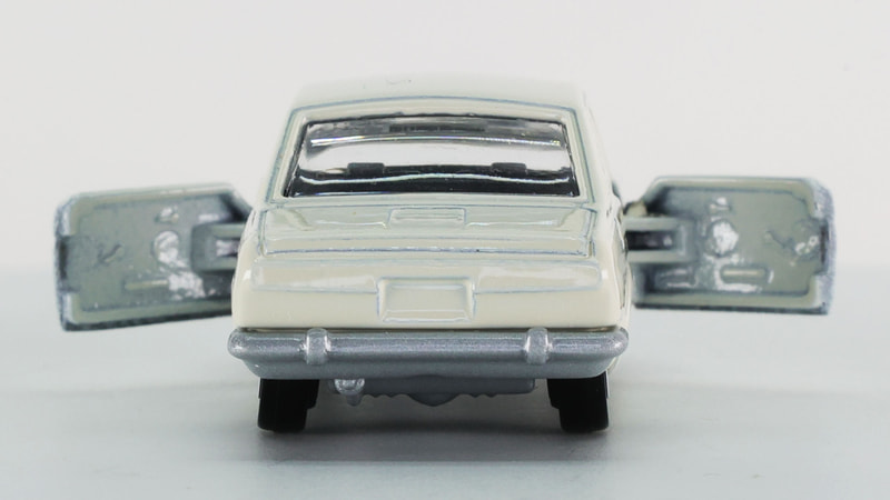 ブラックの精悍な内装