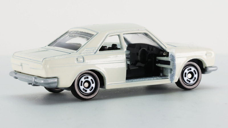 ブラックの精悍な内装